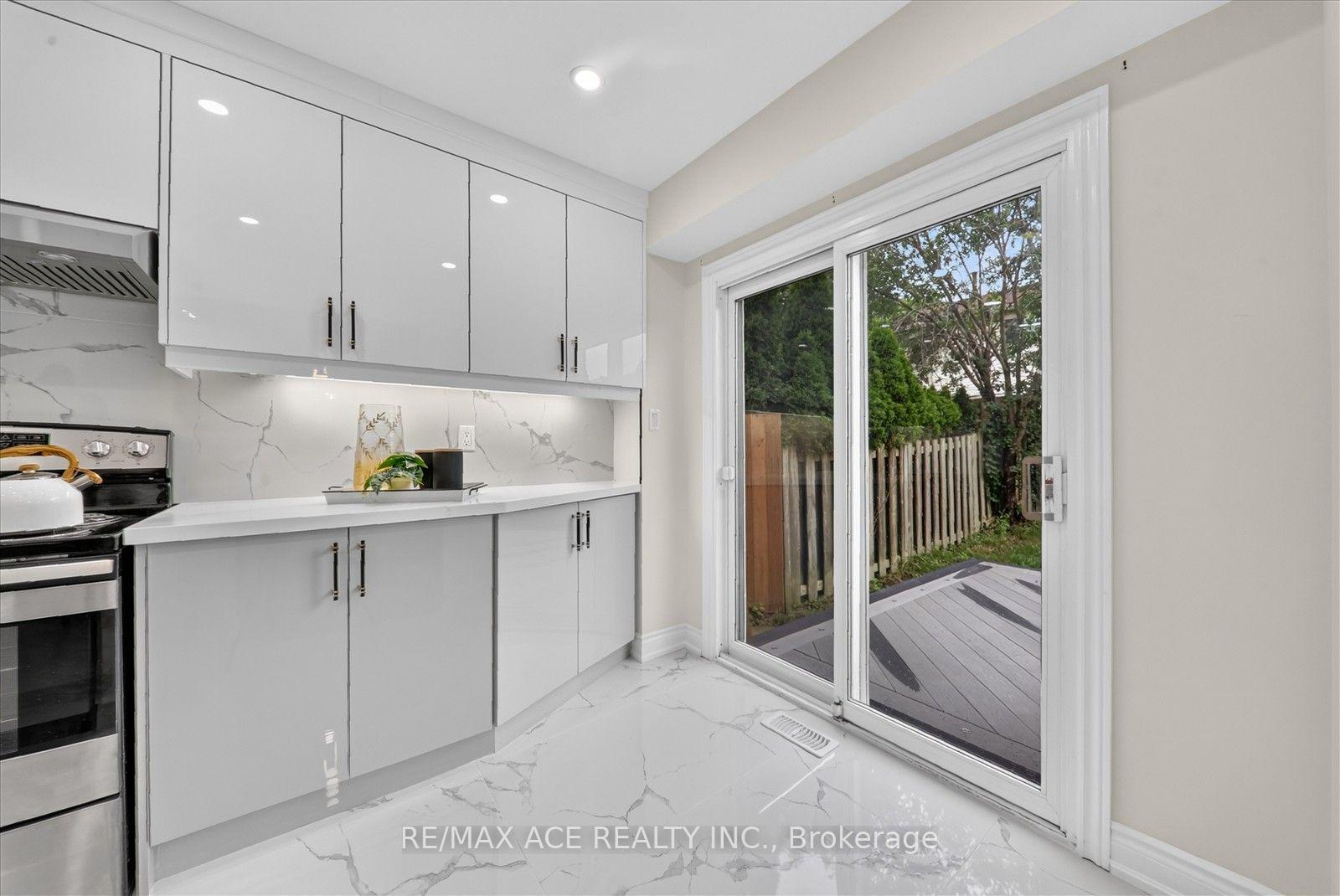 Photo 18 of 101 Greenfield Crescent, Whitby, Blue Grass Meadows — HOMEH