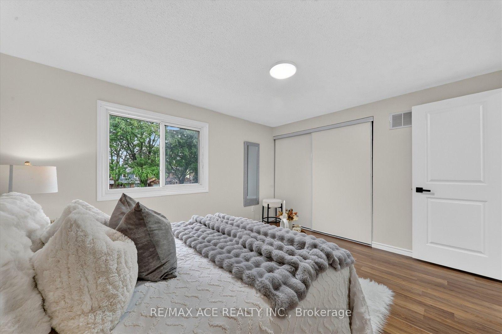 Photo 20 of 101 Greenfield Crescent, Whitby, Blue Grass Meadows — HOMEH