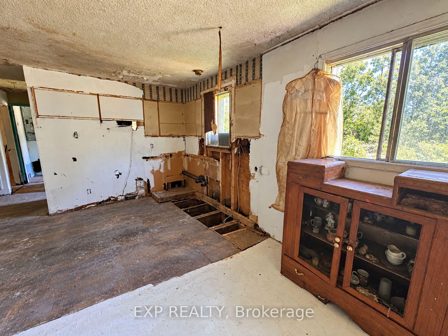 Photo 5 of 942 Bathurst 9TH Concession Road, Tay Valley, Bathurst/Burgess & Sherbrooke (North Burgess) Twp — HOMEH
