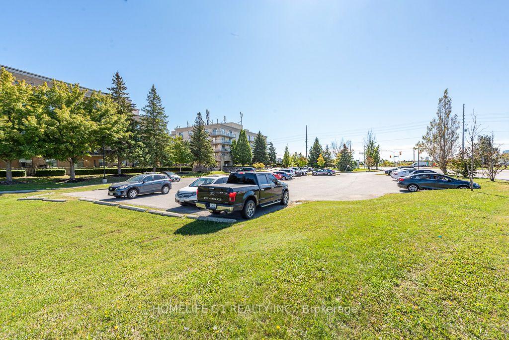 Photo 2 of Unit 303, 2500 Rutherford Road, Vaughan, Maple — HOMEH