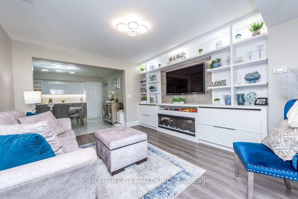 Photo 3 of Unit 303, 2500 Rutherford Road, Vaughan, Maple — HOMEH