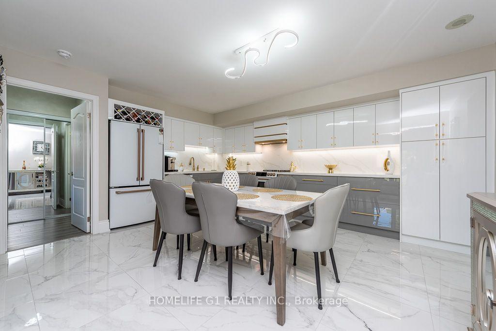 Photo 6 of Unit 303, 2500 Rutherford Road, Vaughan, Maple — HOMEH