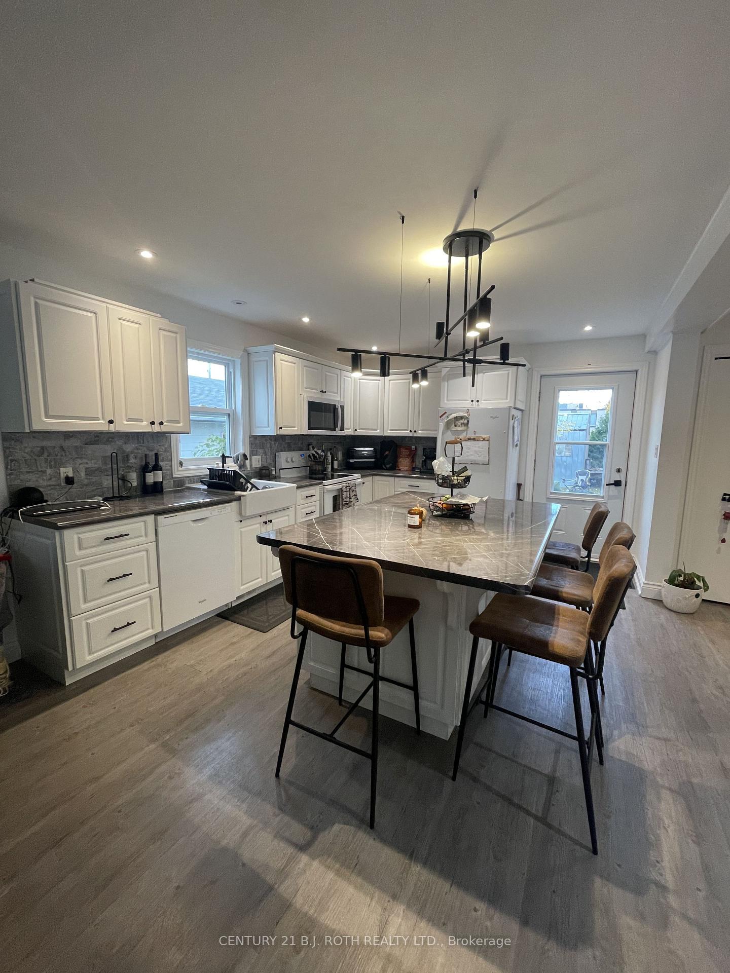 Photo 4 of 6 Stone Street, Springwater, Elmvale — HOMEH