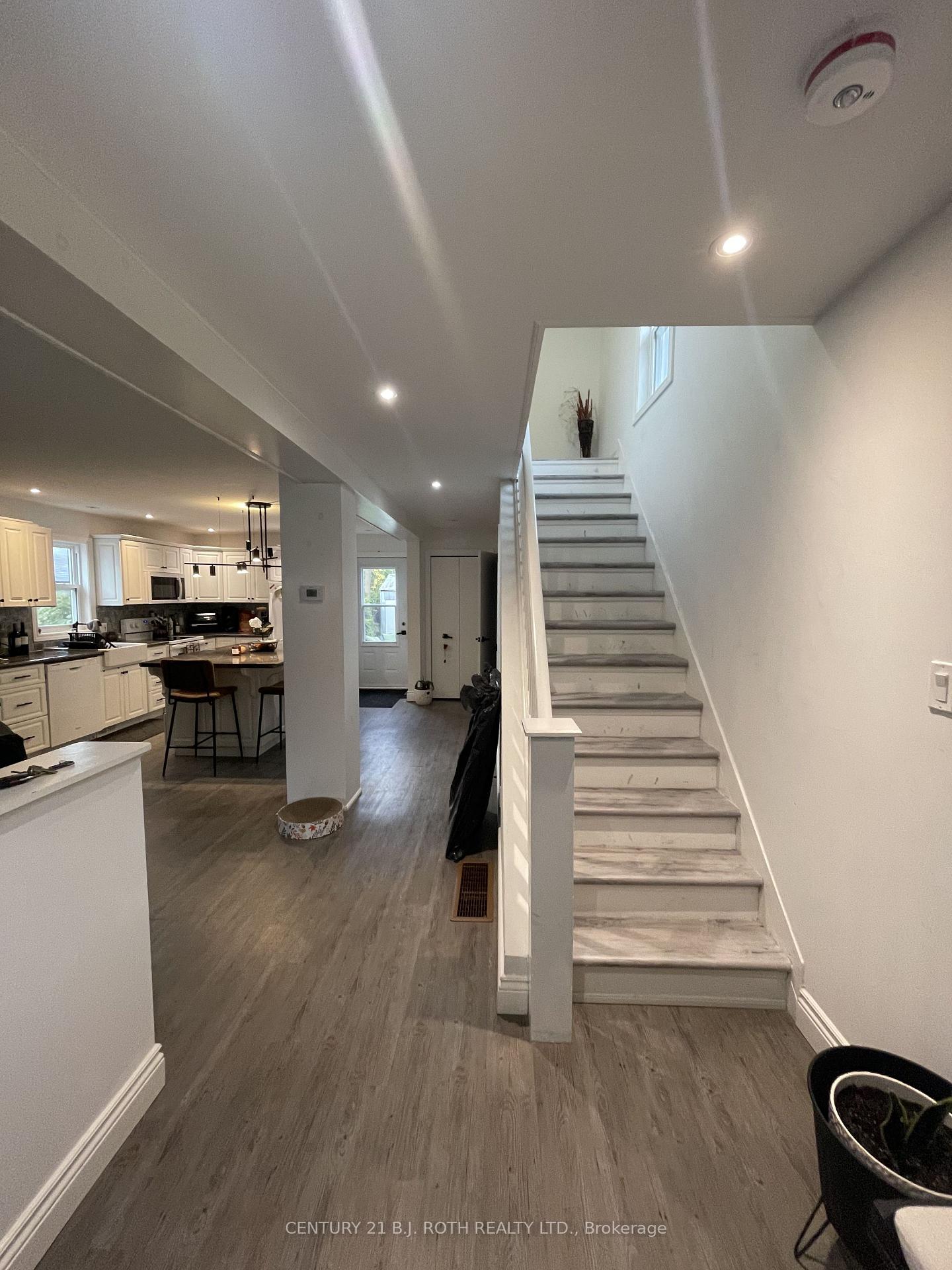 Photo 9 of 6 Stone Street, Springwater, Elmvale — HOMEH