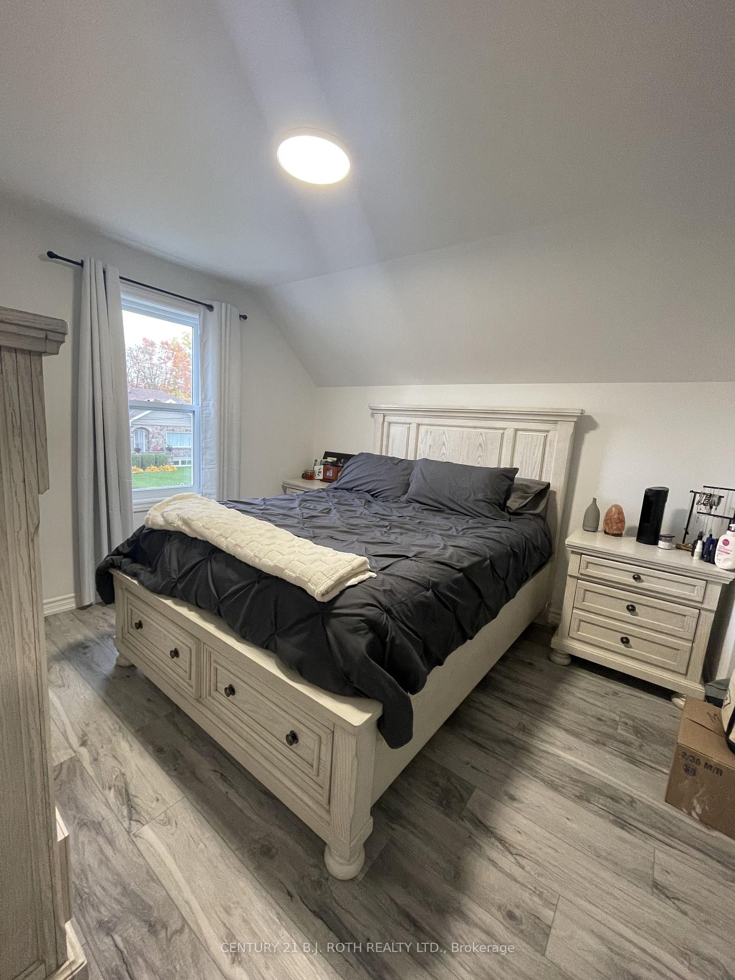 Photo 11 of 6 Stone Street, Springwater, Elmvale — HOMEH