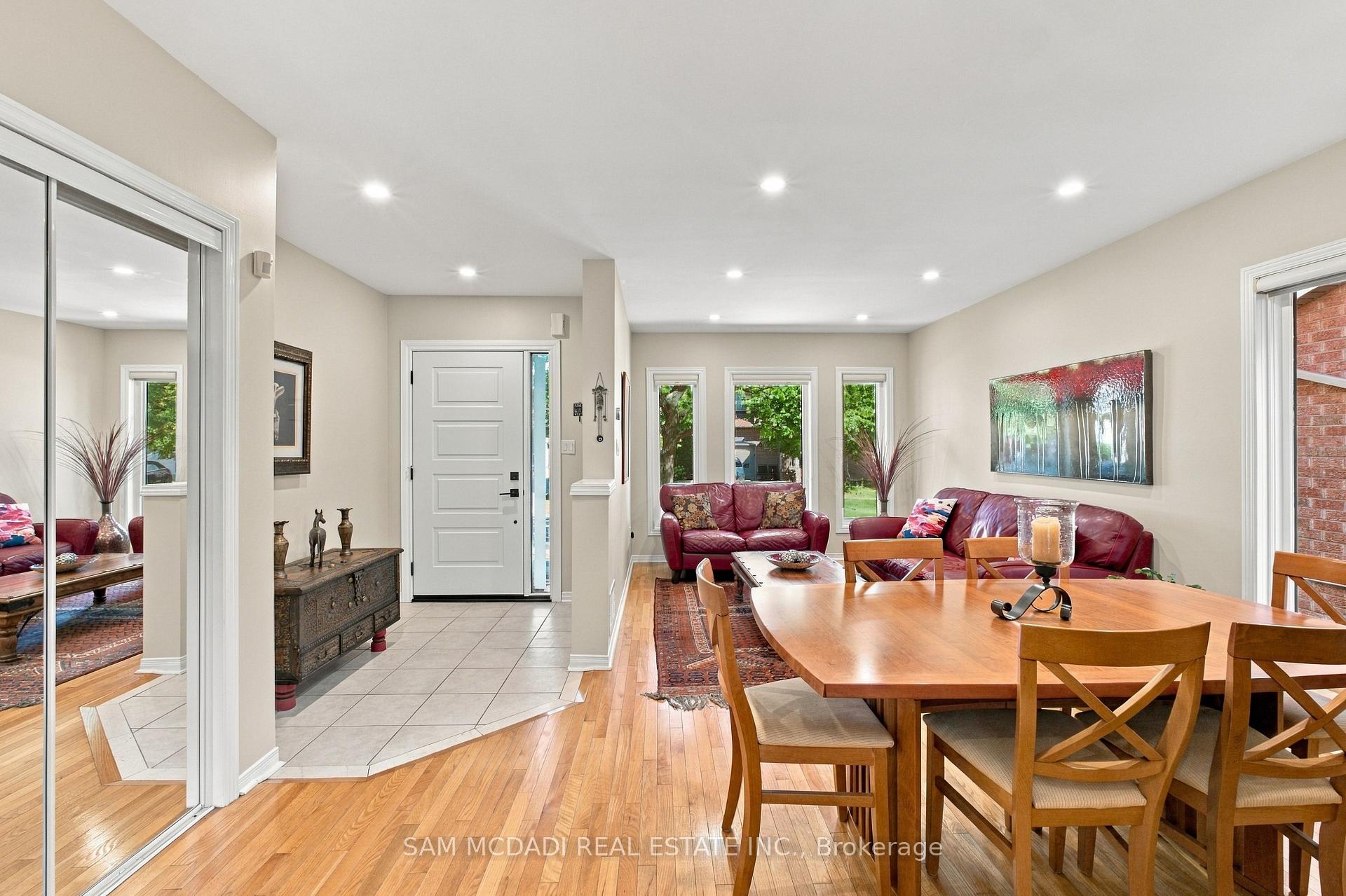 Photo 4 of 2148 Nightstar Drive, Oakville, Westmount — HOMEH