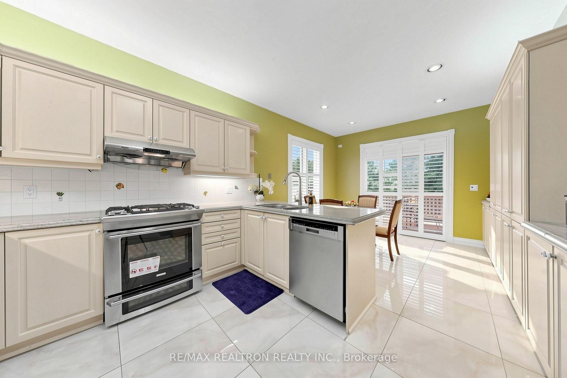 Photo 4 of 352 Deloraine Avenue, Toronto, Bedford Park-Nortown — HOMEH