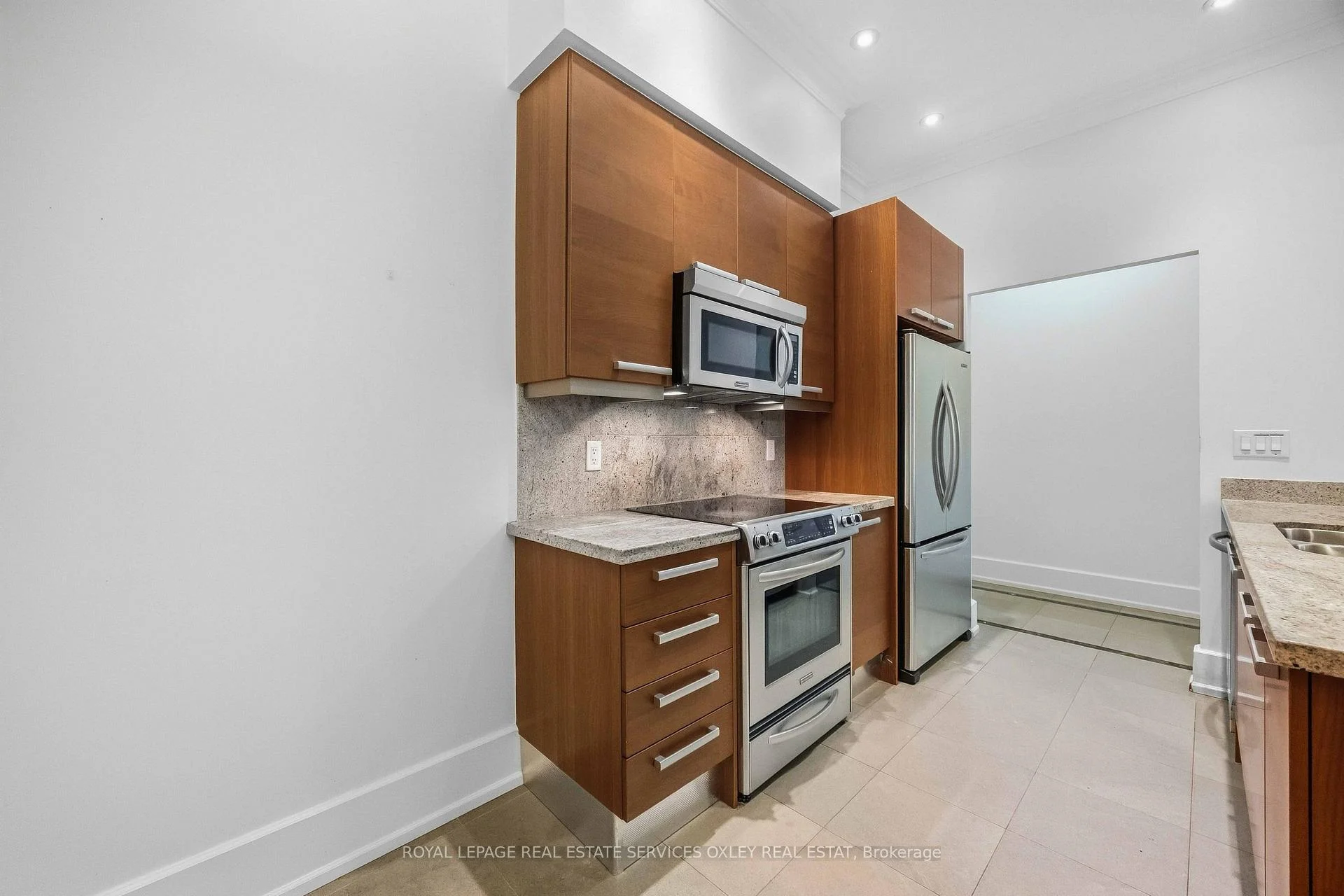 Photo 11 of Unit 101C, 662 Shepppard Avenue E, North York, Bayview Village — HOMEH