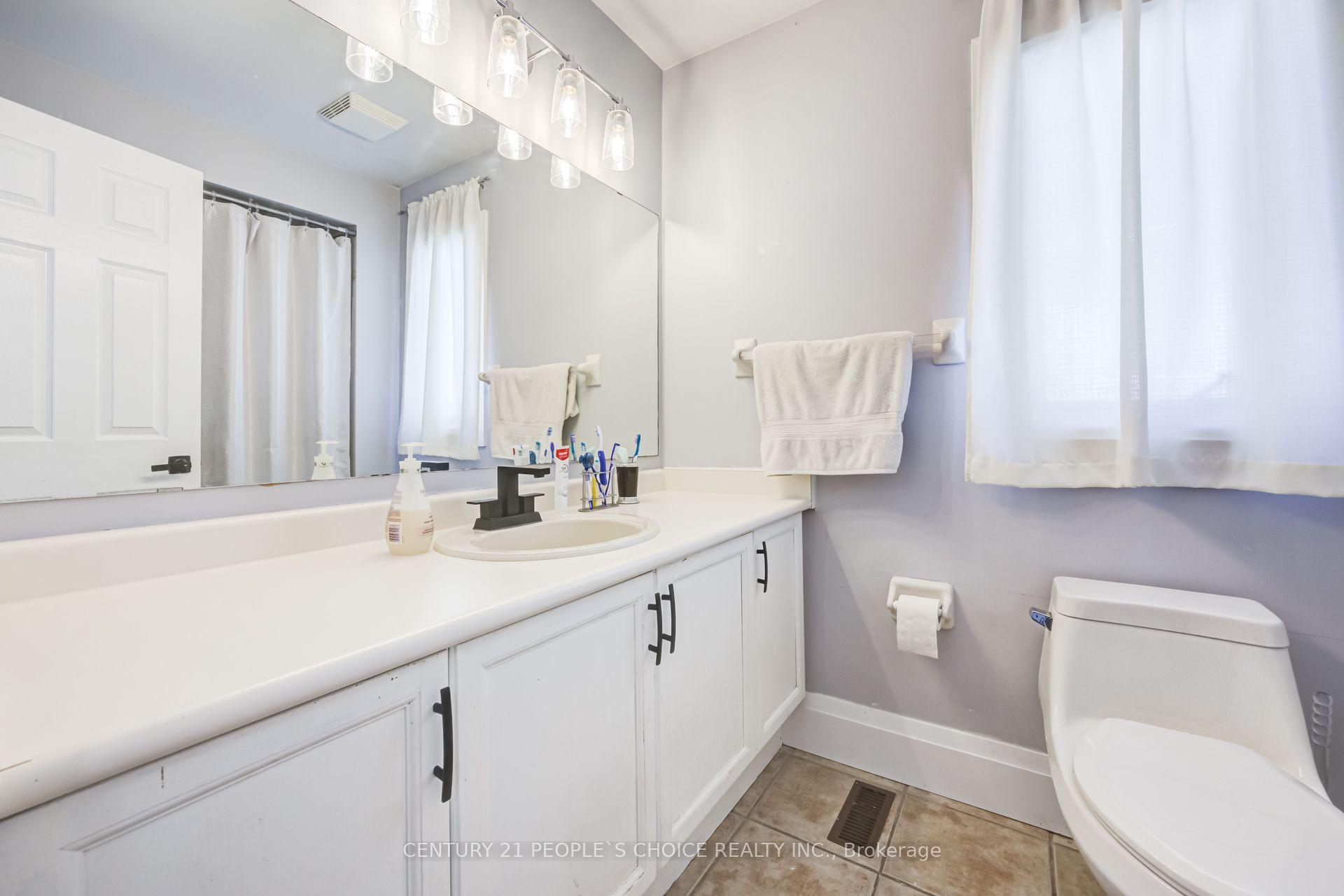 Photo 33 of 153 Watford Street, Whitby, Brooklin — HOMEH