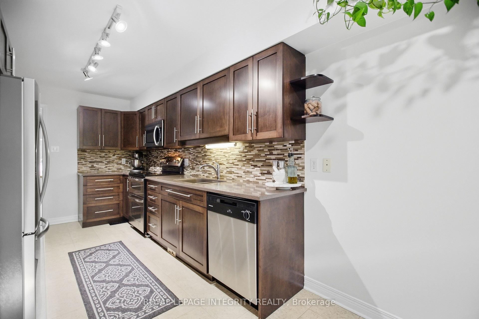 Photo 11 of 72 Redpath Drive, Ottawa, Barrhaven East — HOMEH