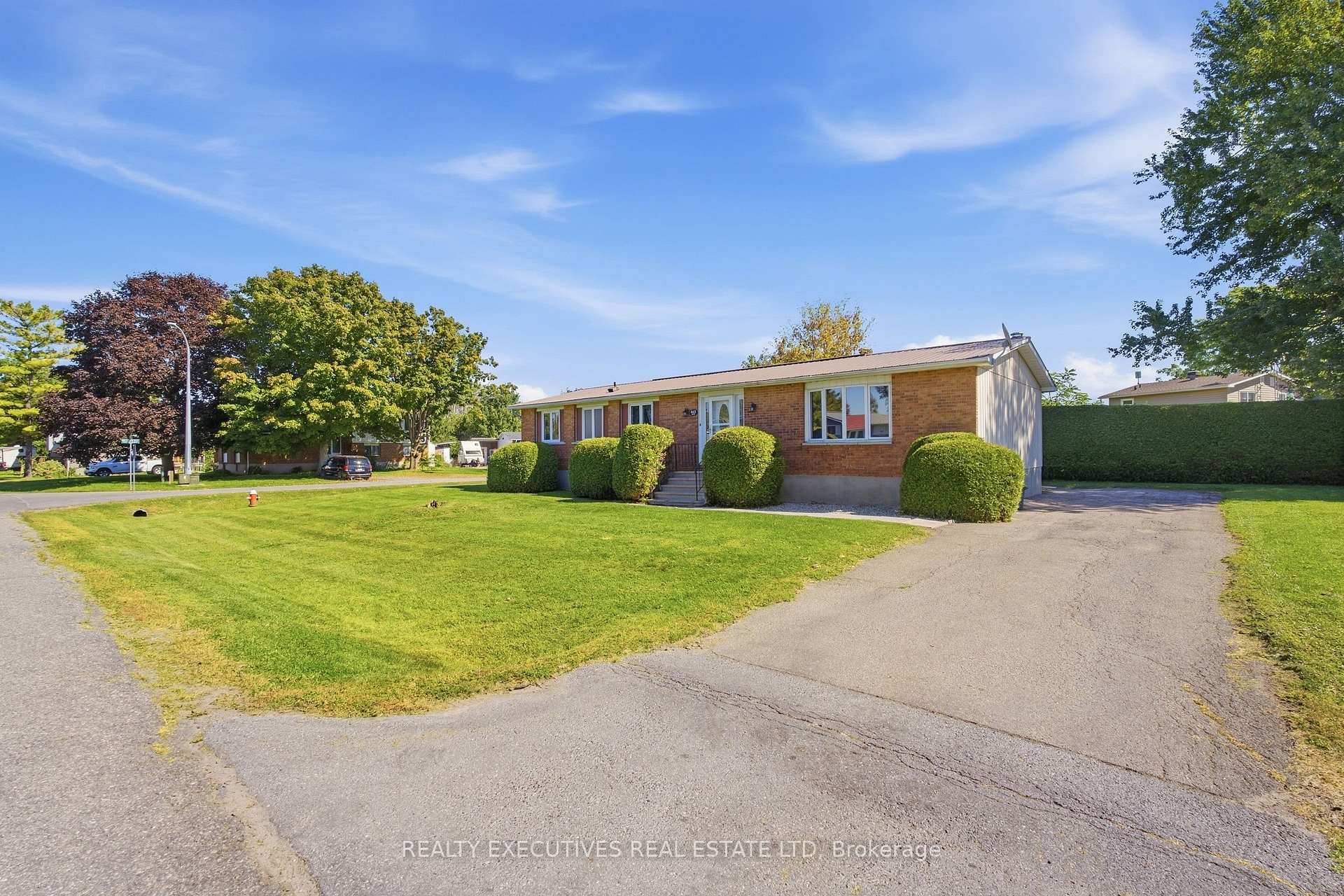 Photo 3 of 441 May Street, North Dundas, Winchester — HOMEH
