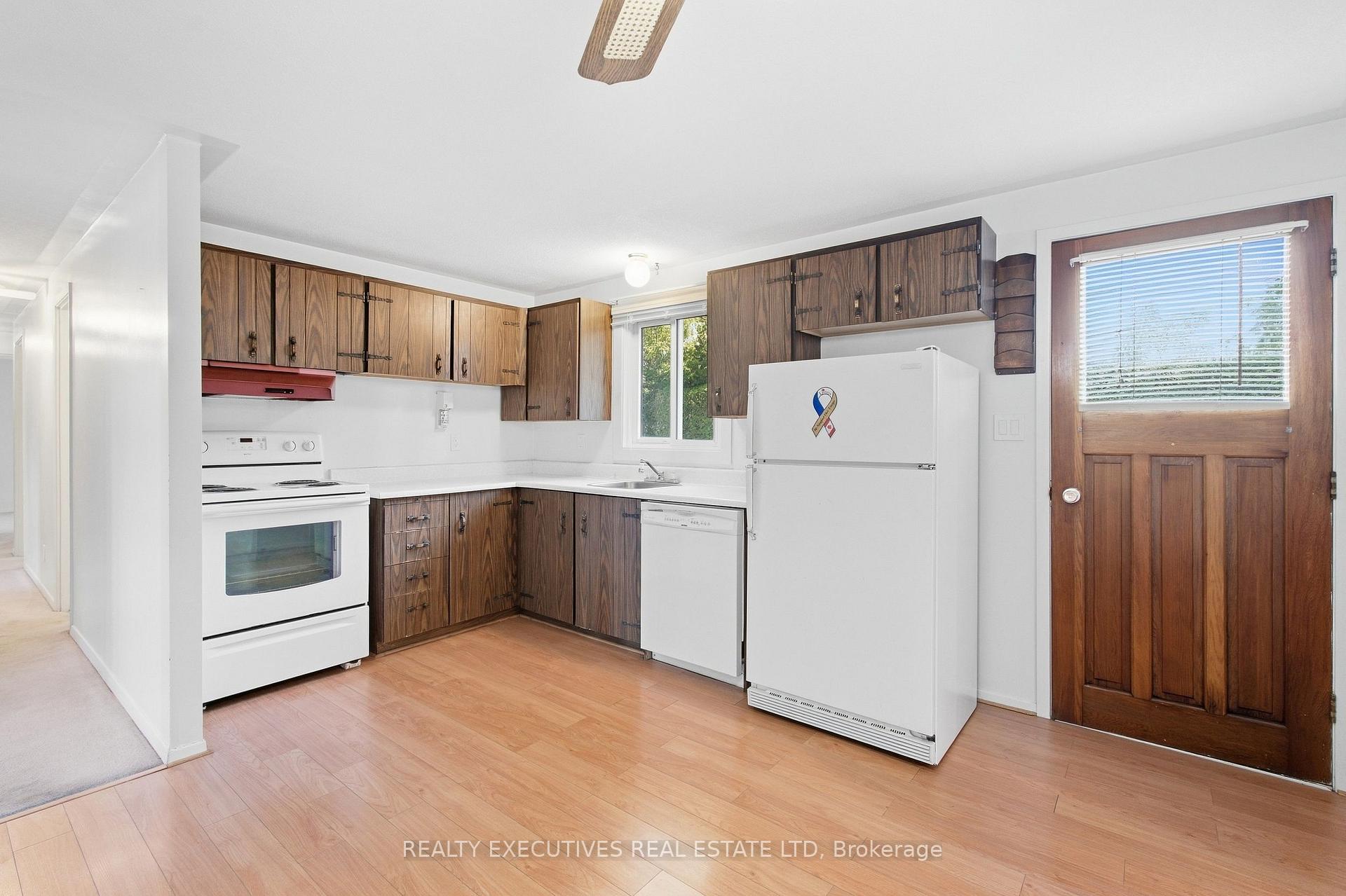Photo 13 of 441 May Street, North Dundas, Winchester — HOMEH