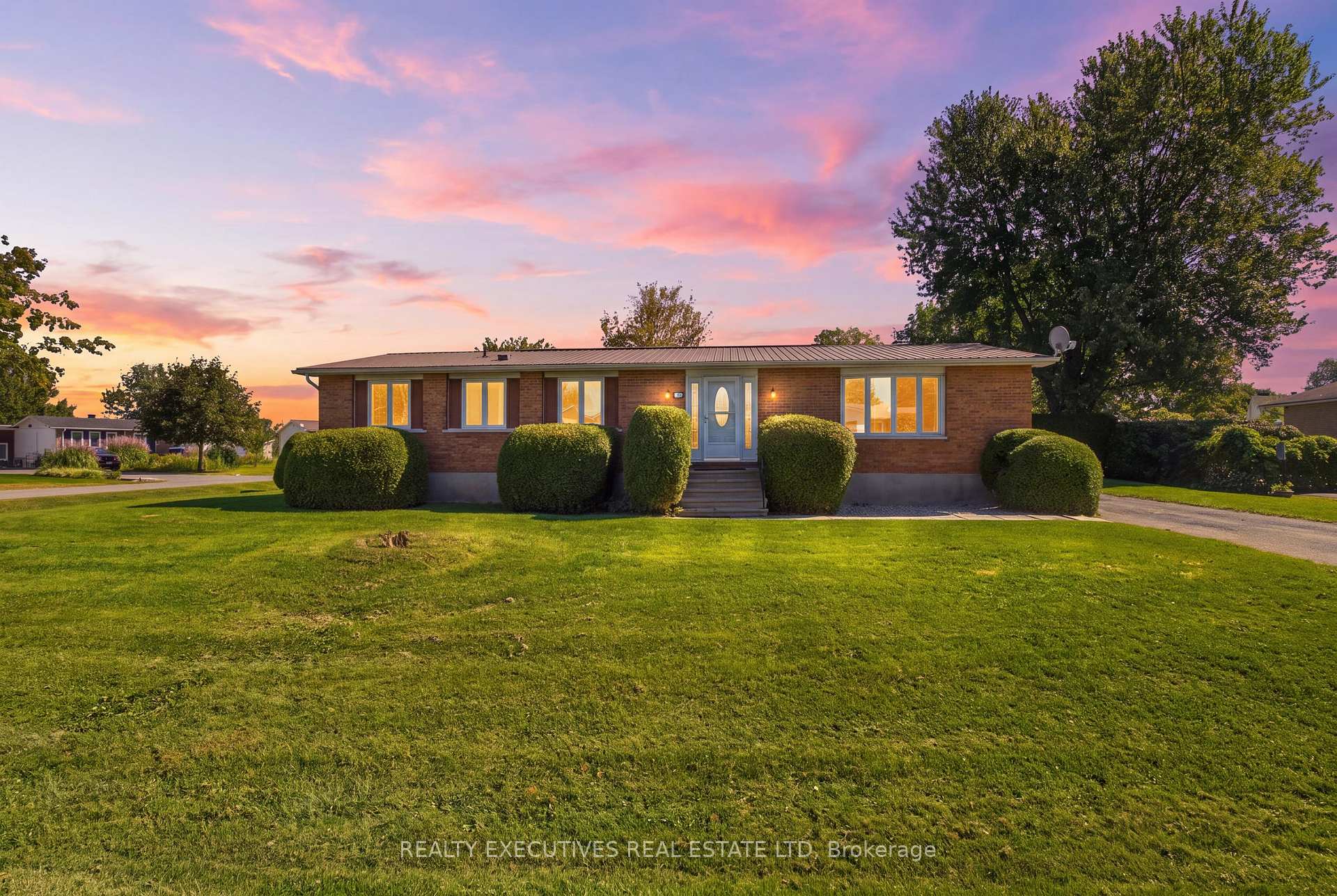 Photo 50 of 441 May Street, North Dundas, Winchester — HOMEH