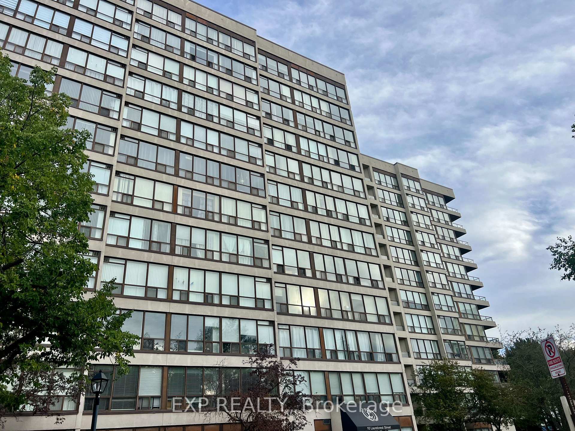 Photo 2 of Unit 412, 10 Laurelcrest Street, Brampton, Bramalea Road South Gateway — HOMEH