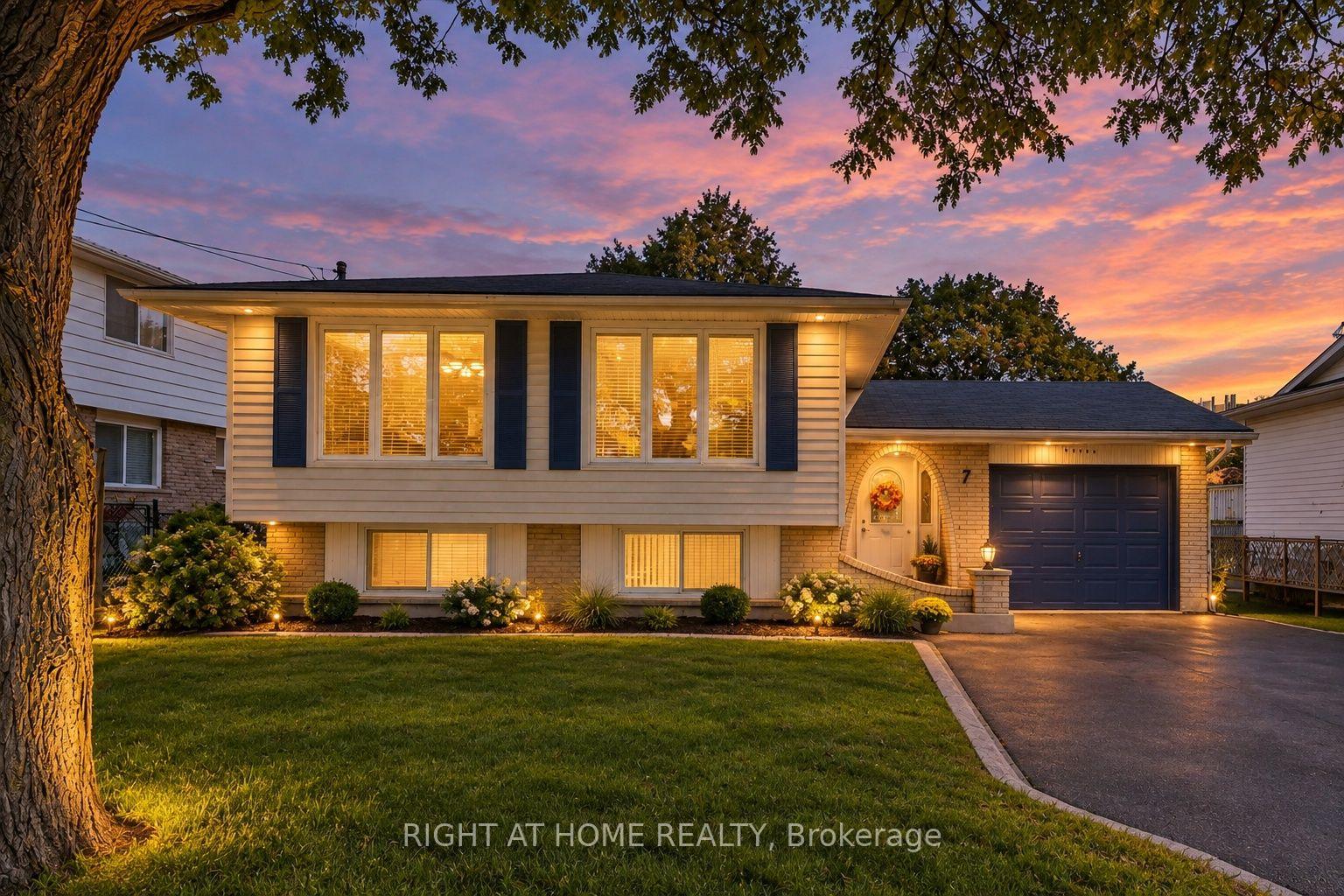 Photo 1 of 7 Hanover Place N, Hamilton, Vincent — HOMEH