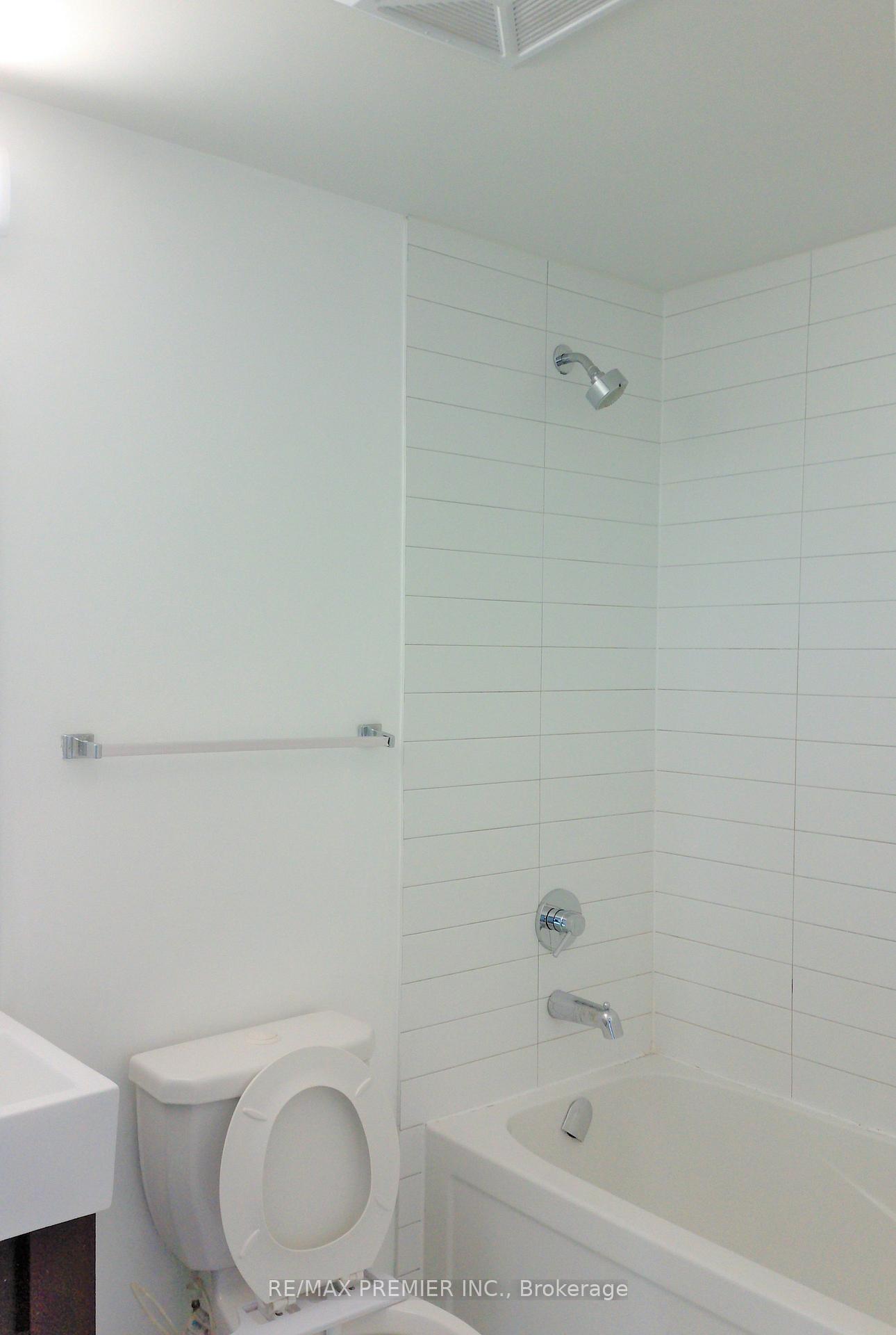Photo 5 of Unit 404, 840 Queens Plate Drive, Etobicoke, West Humber-Clairville — HOMEH