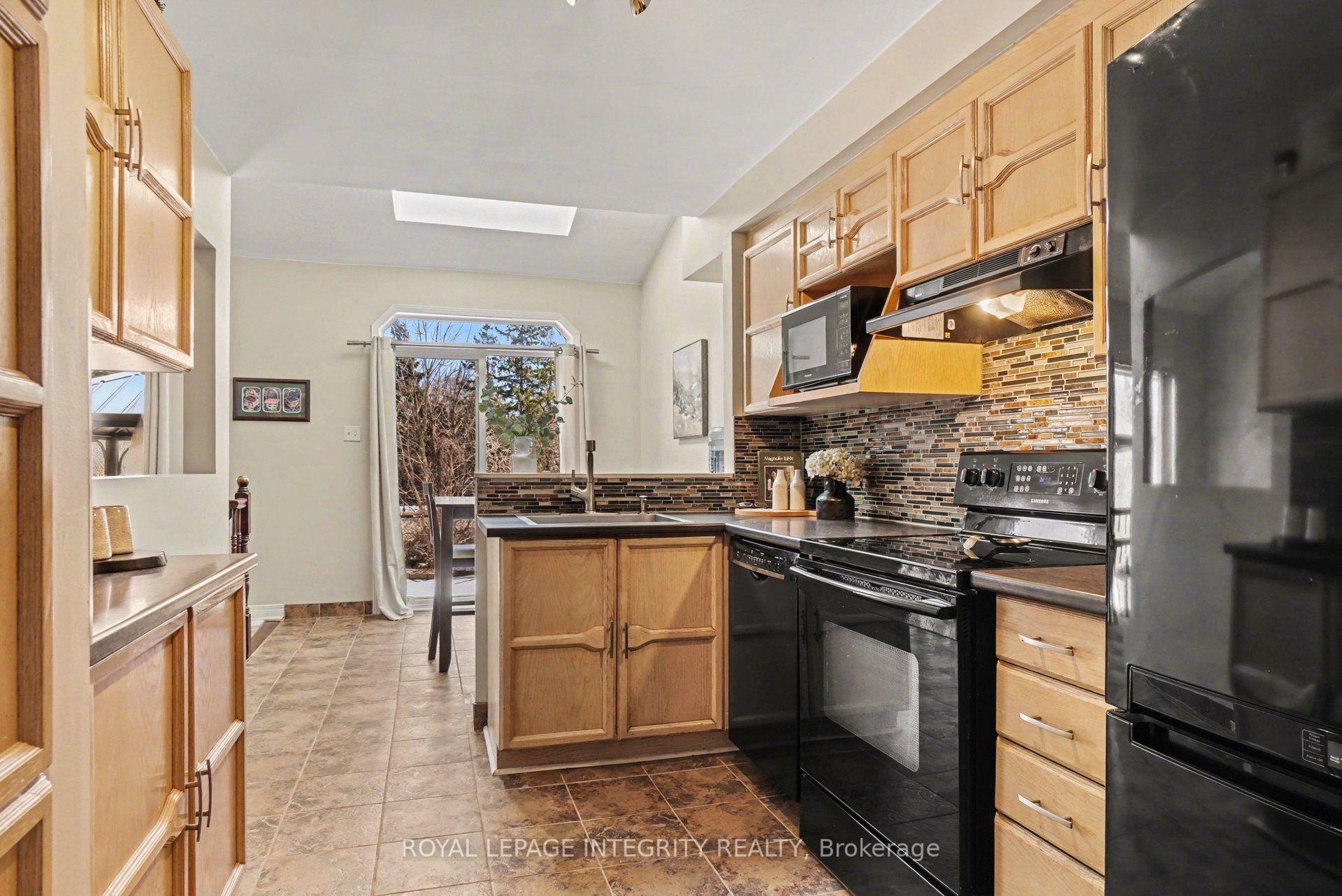 Photo 11 of 52 Blackdome Crescent, Ottawa, Kanata - Kanata Lakes/Heritage Hills — HOMEH