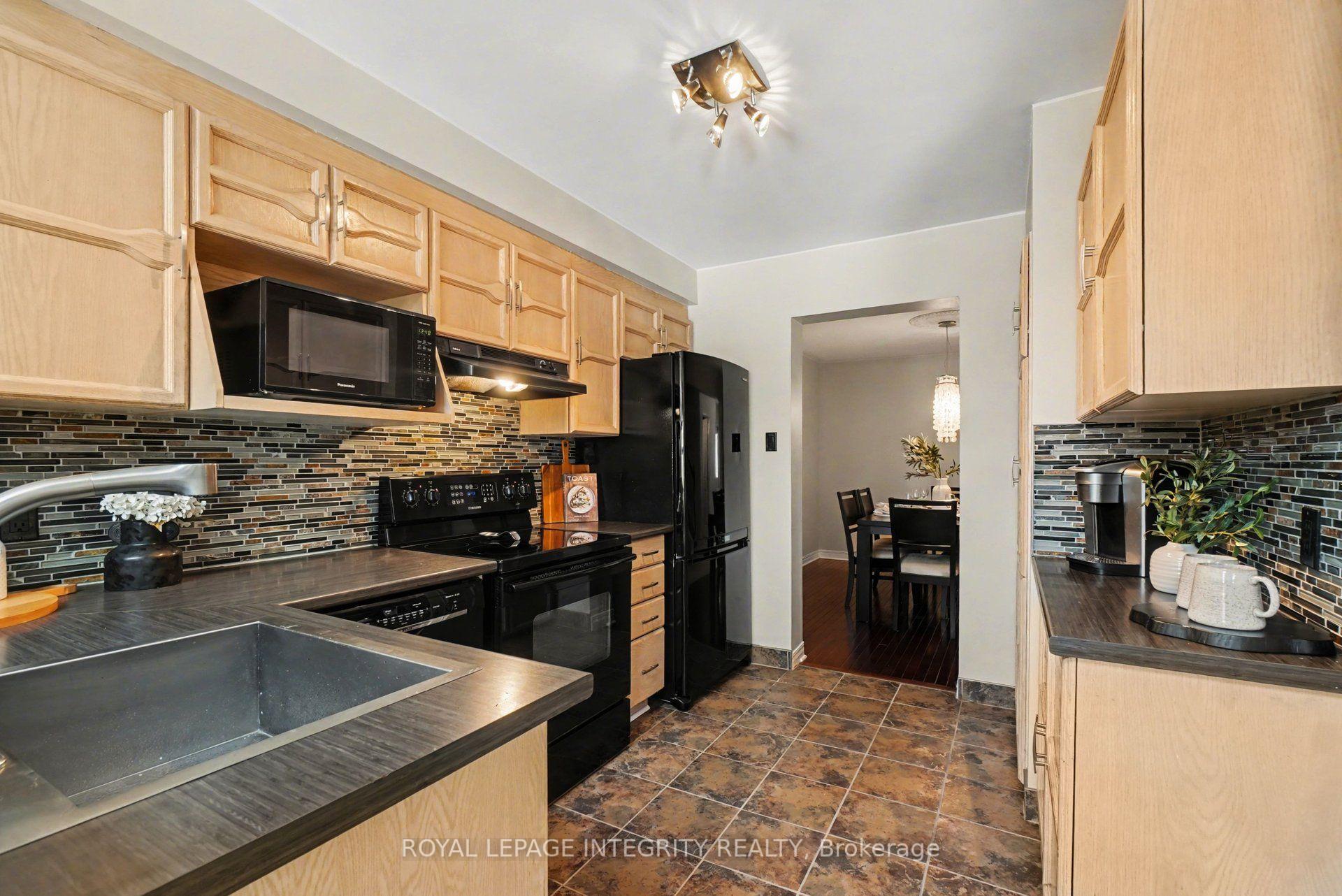Photo 12 of 52 Blackdome Crescent, Ottawa, Kanata - Kanata Lakes/Heritage Hills — HOMEH