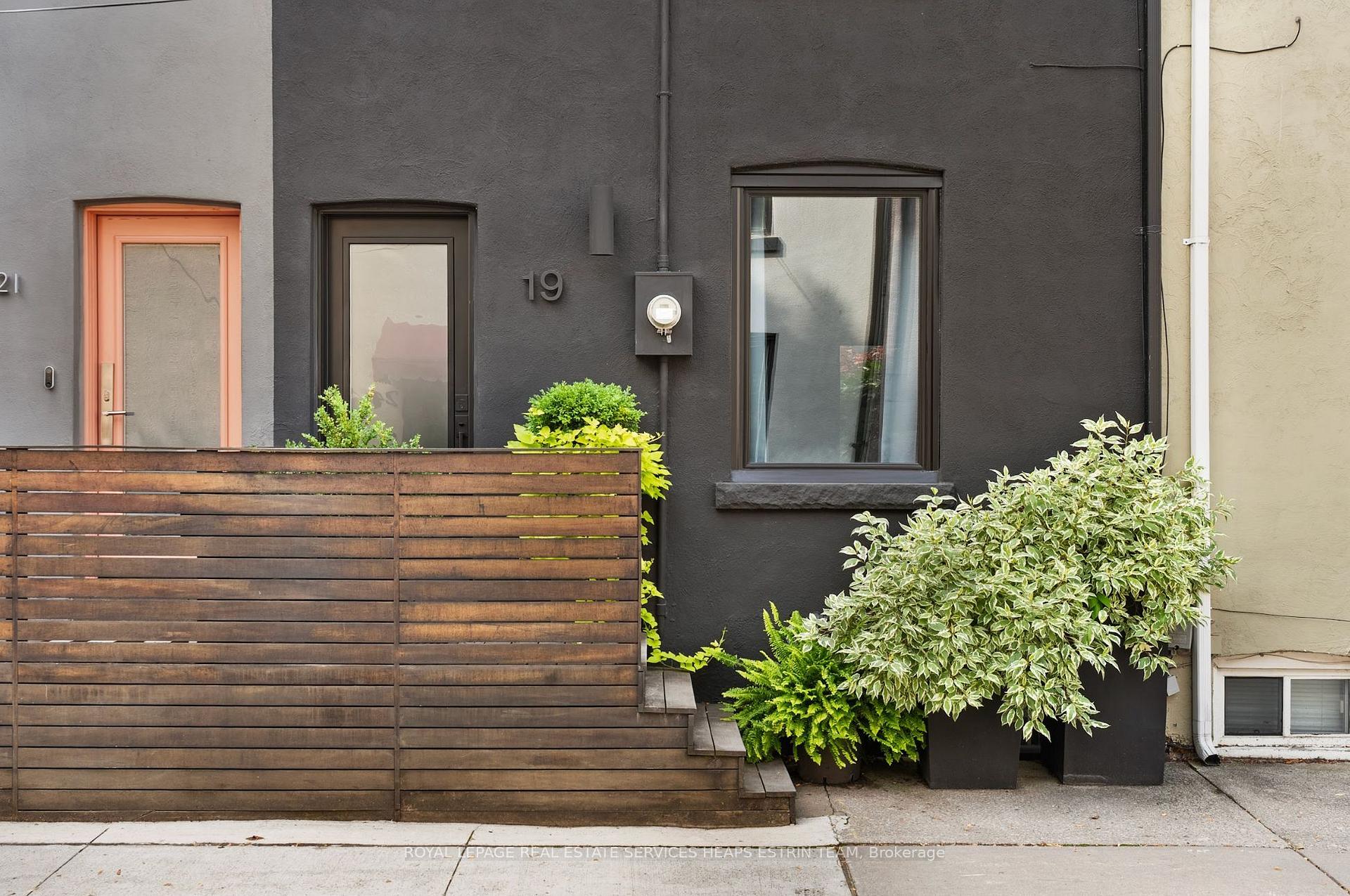Photo 1 of 19 Wascana Avenue, Toronto, Regent Park — HOMEH