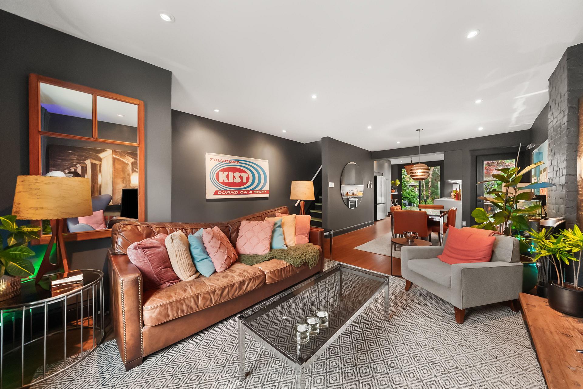 Photo 4 of 19 Wascana Avenue, Toronto, Regent Park — HOMEH