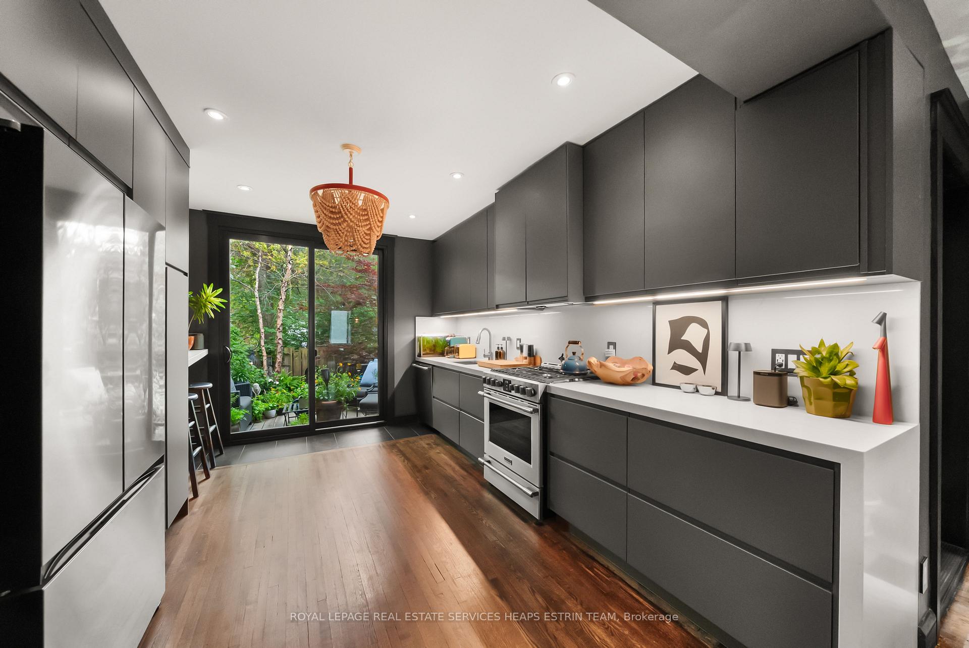 Photo 12 of 19 Wascana Avenue, Toronto, Regent Park — HOMEH
