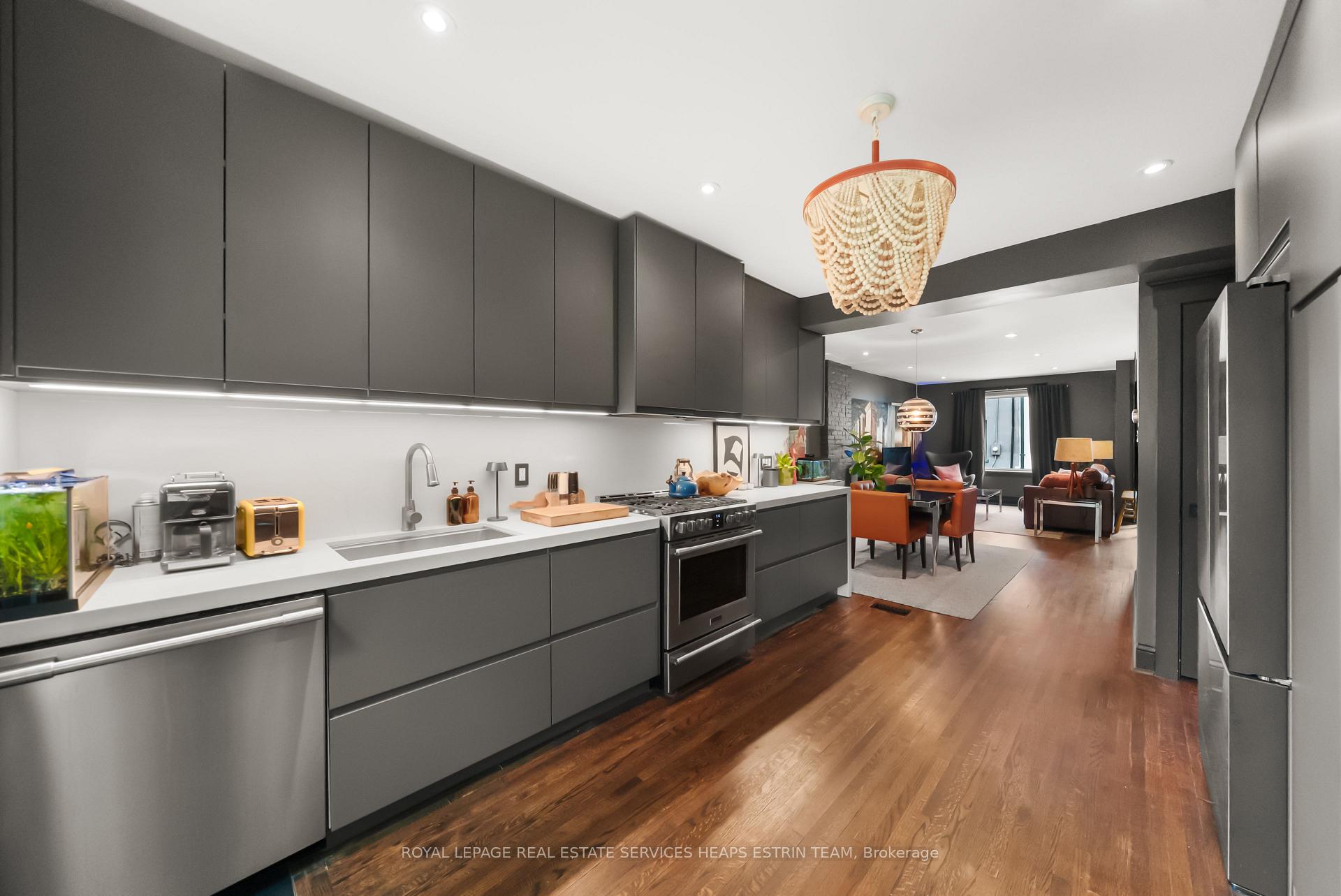 Photo 15 of 19 Wascana Avenue, Toronto, Regent Park — HOMEH