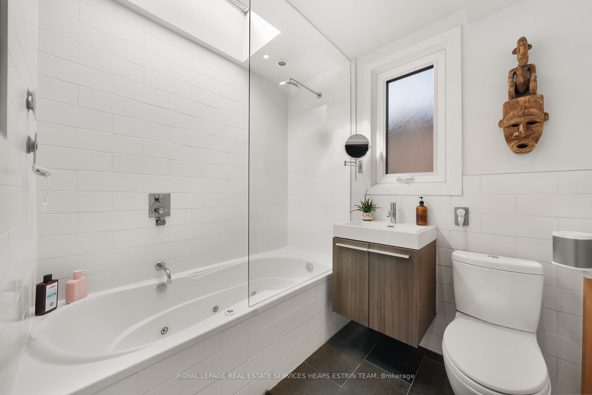 Photo 35 of 19 Wascana Avenue, Toronto, Regent Park — HOMEH