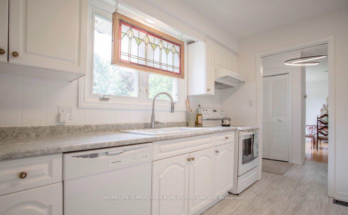 Photo 7 of 581 Arnhem Drive, Oshawa, O'Neill — HOMEH