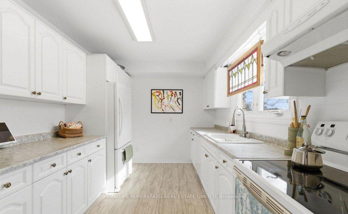 Photo 8 of 581 Arnhem Drive, Oshawa, O'Neill — HOMEH