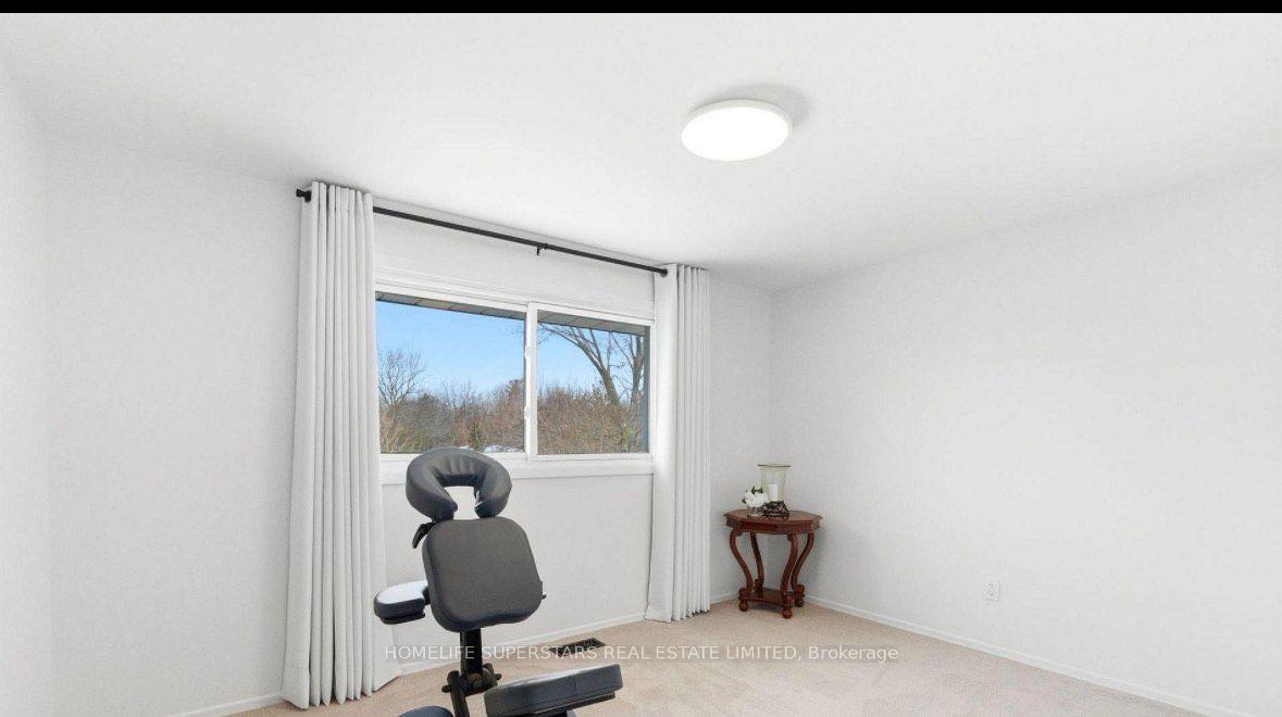Photo 10 of 581 Arnhem Drive, Oshawa, O'Neill — HOMEH