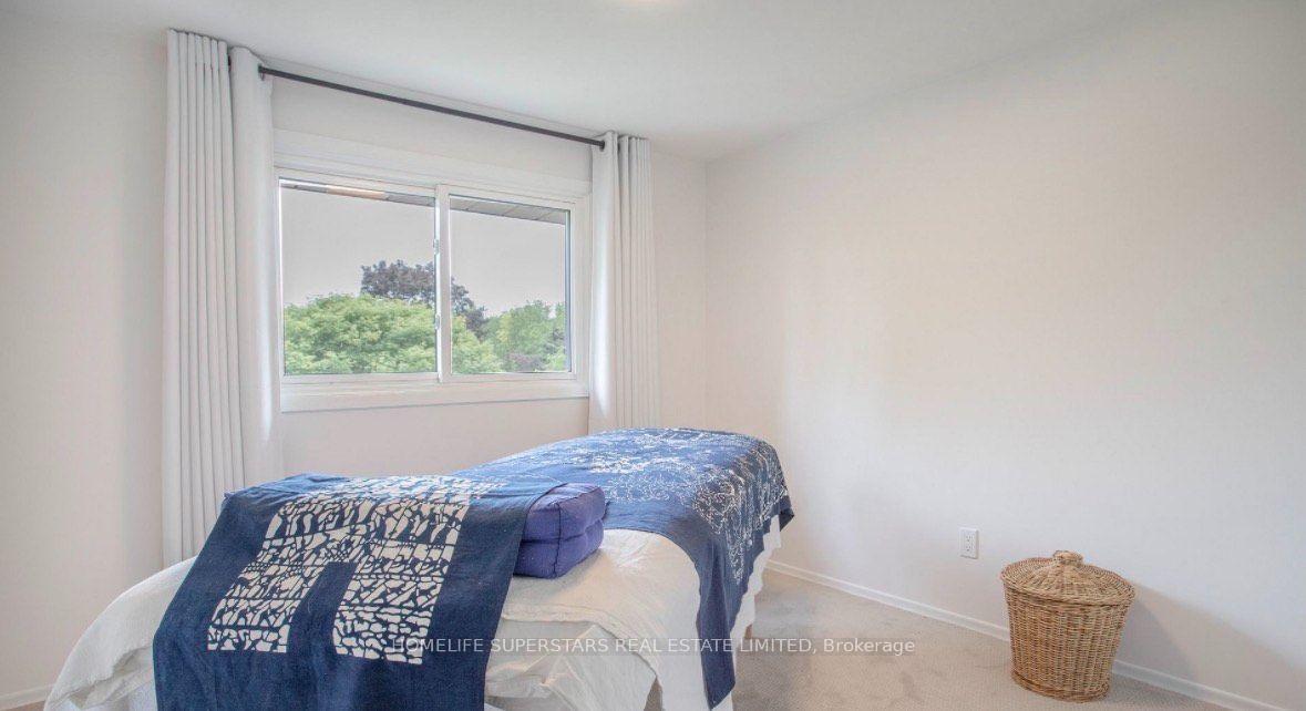 Photo 14 of 581 Arnhem Drive, Oshawa, O'Neill — HOMEH