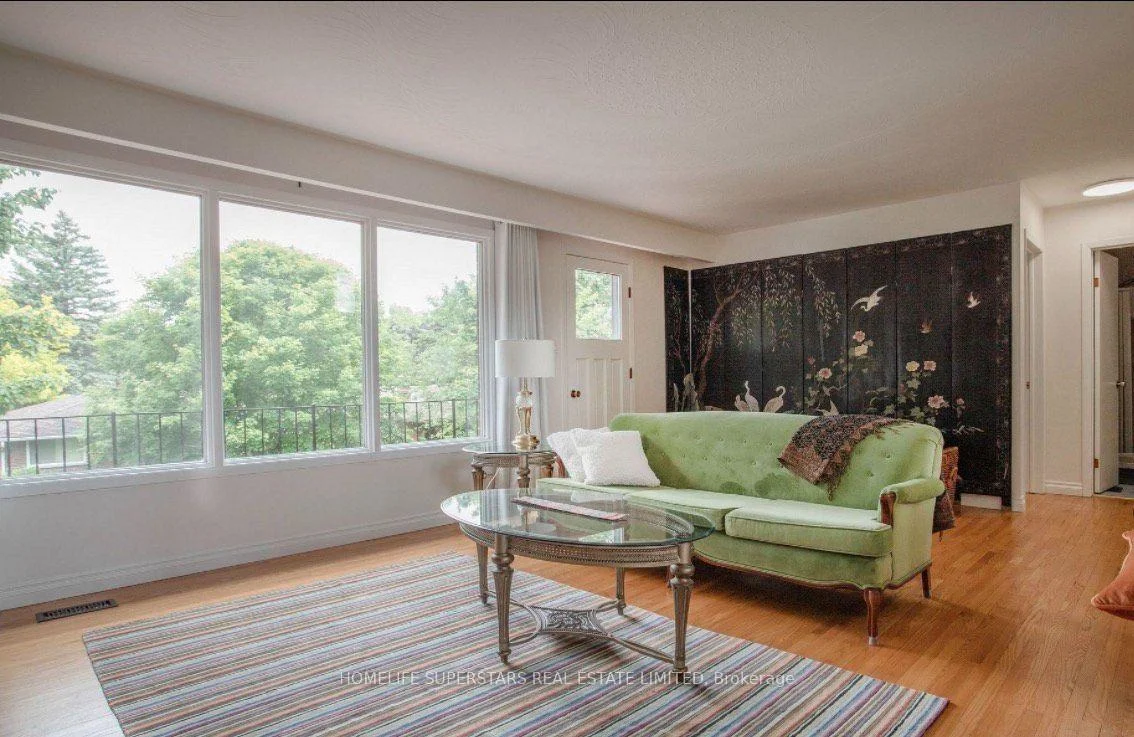 Photo 5 of 581 Arnhem Drive, Oshawa, O'Neill — HOMEH