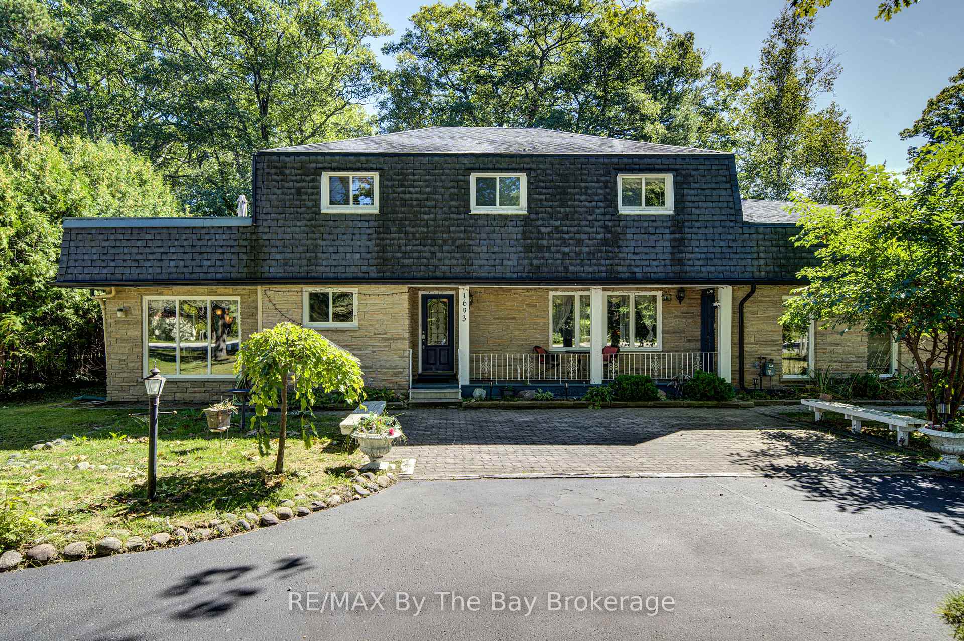 Photo of 1693 River Road W