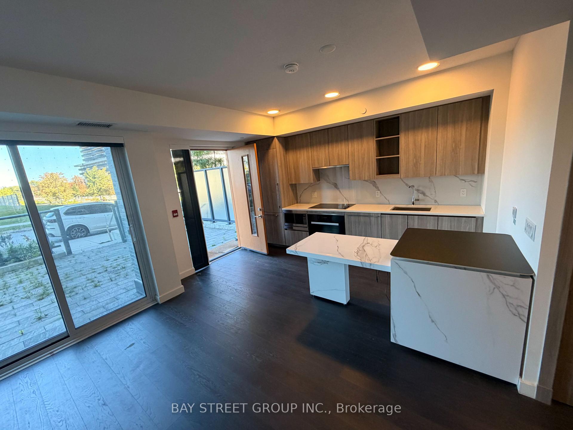 Photo 7 of Unit 103, 33 Mcmahon Drive, North York, Bayview Village — HOMEH