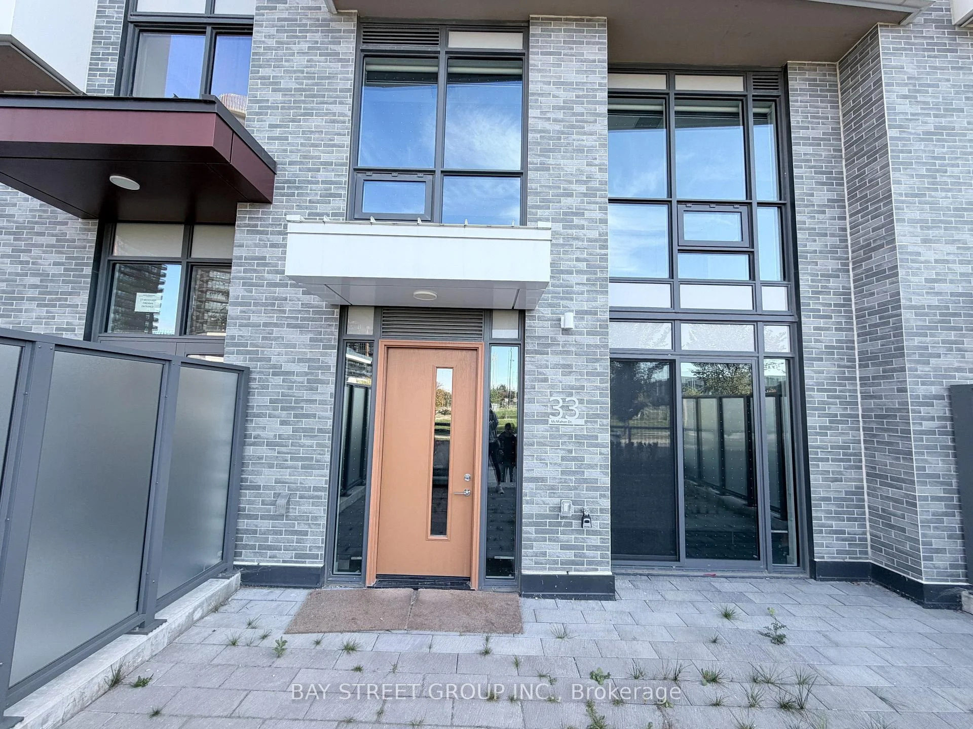 Photo 3 of Unit 103, 33 Mcmahon Drive, North York, Bayview Village — HOMEH