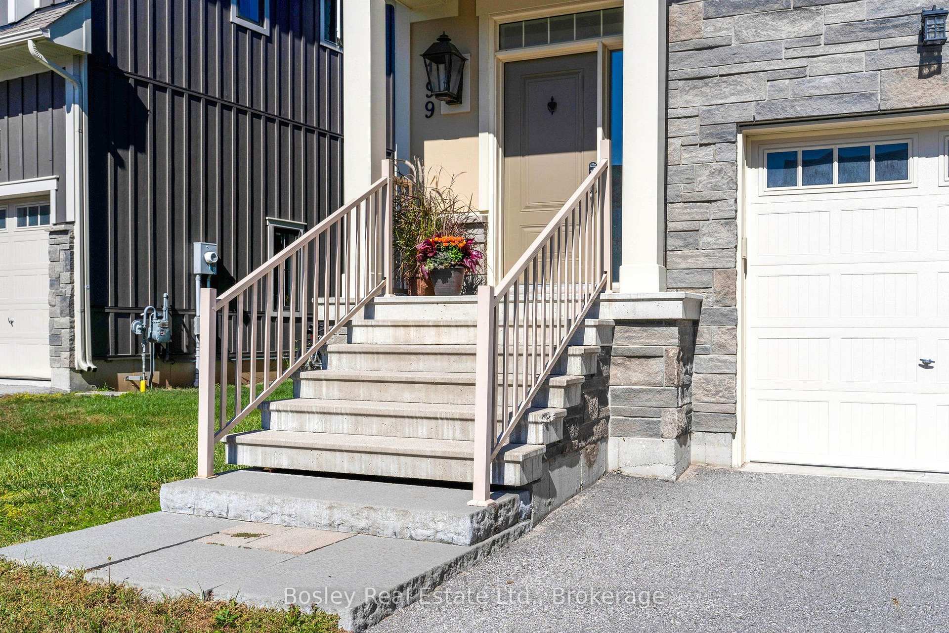 Photo 2 of 199 Yellow Birch Crescent, Blue Mountains — HOMEH