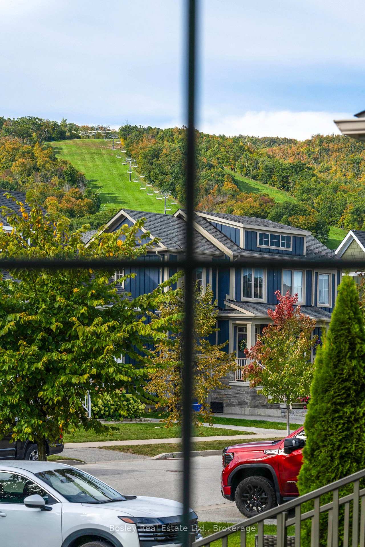 Photo 3 of 199 Yellow Birch Crescent, Blue Mountains — HOMEH