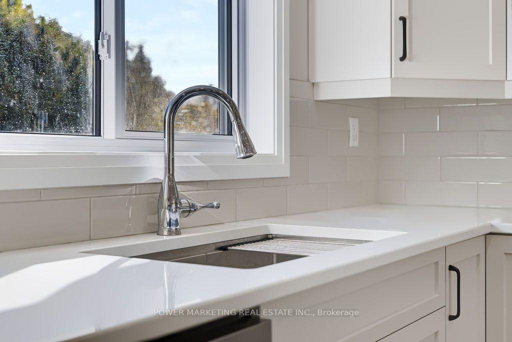 Photo 14 of 22 Parkglen Drive, Ottawa, Meadowlands/St. Claire Gardens — HOMEH