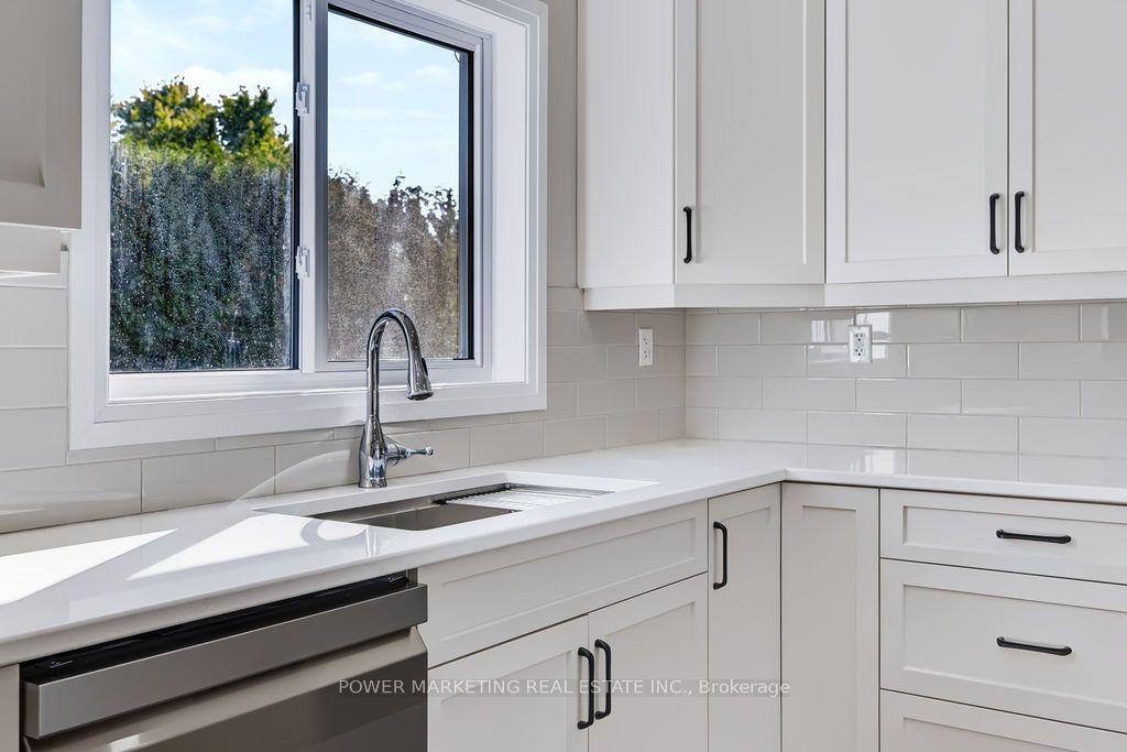 Photo 17 of 22 Parkglen Drive, Ottawa, Meadowlands/St. Claire Gardens — HOMEH