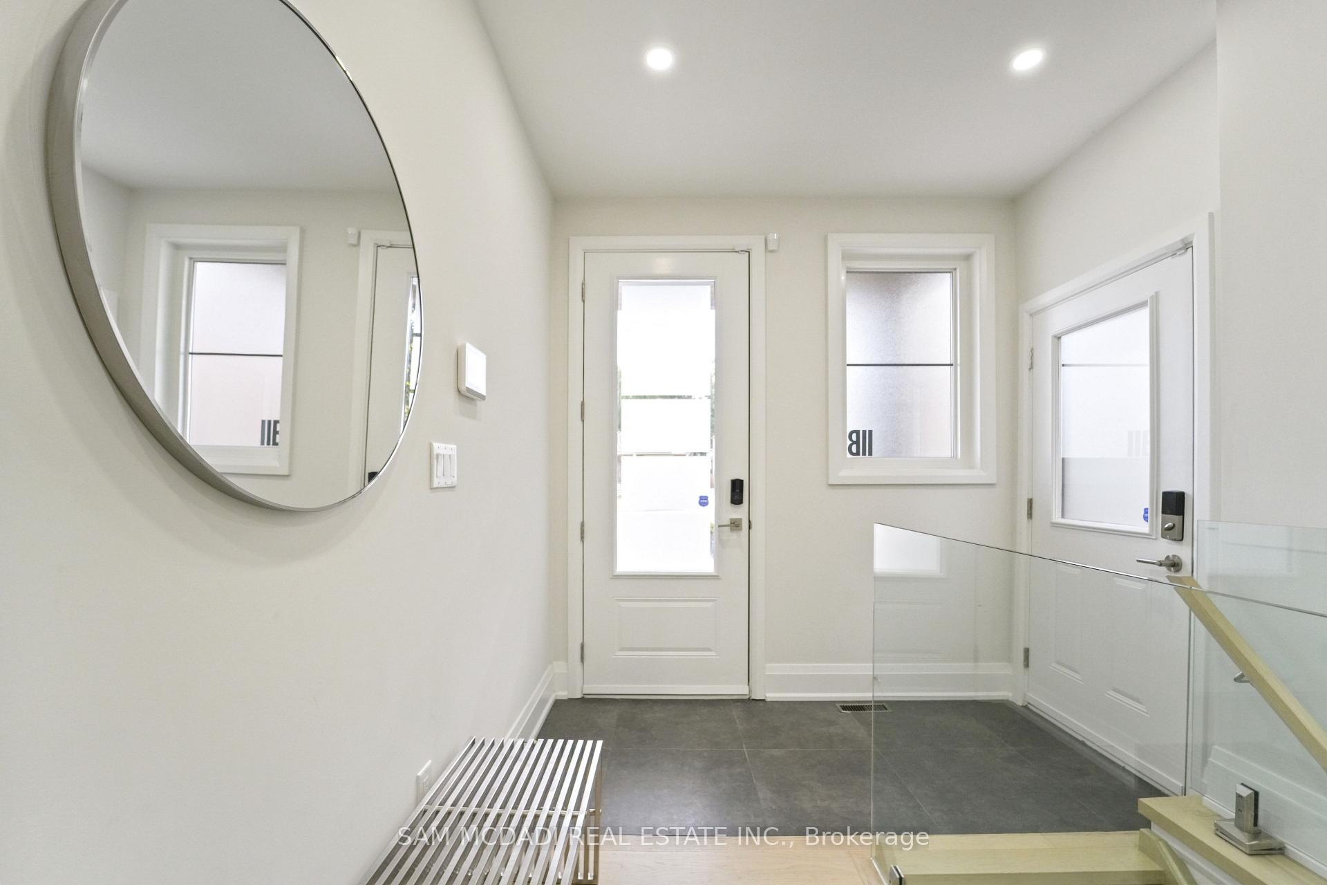 Photo 3 of 11B Maple Avenue N, Mississauga, Port Credit — HOMEH