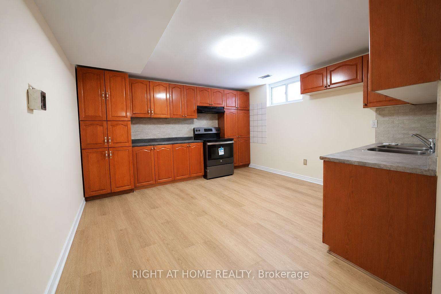 Photo 4 of Unit Bast, 17 Bryant Street, North York, Bathurst Manor — HOMEH