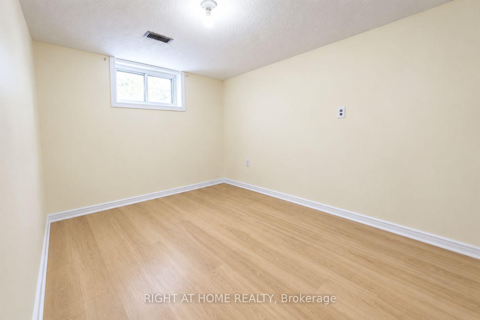 Photo 5 of Unit Bast, 17 Bryant Street, North York, Bathurst Manor — HOMEH