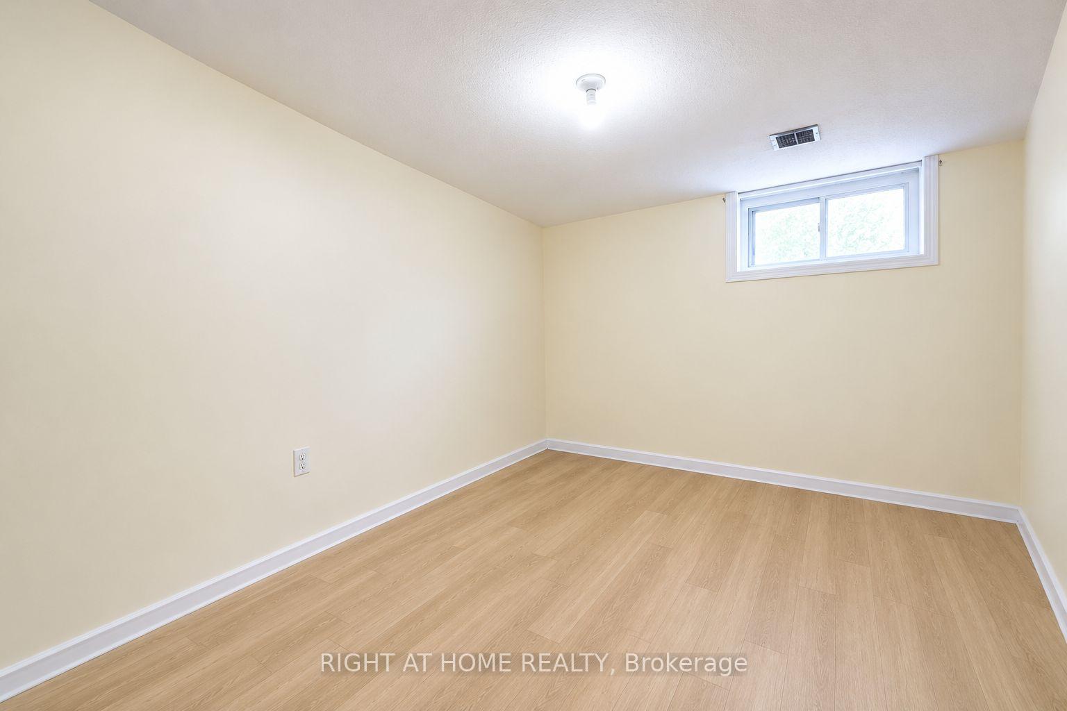 Photo 6 of Unit Bast, 17 Bryant Street, North York, Bathurst Manor — HOMEH