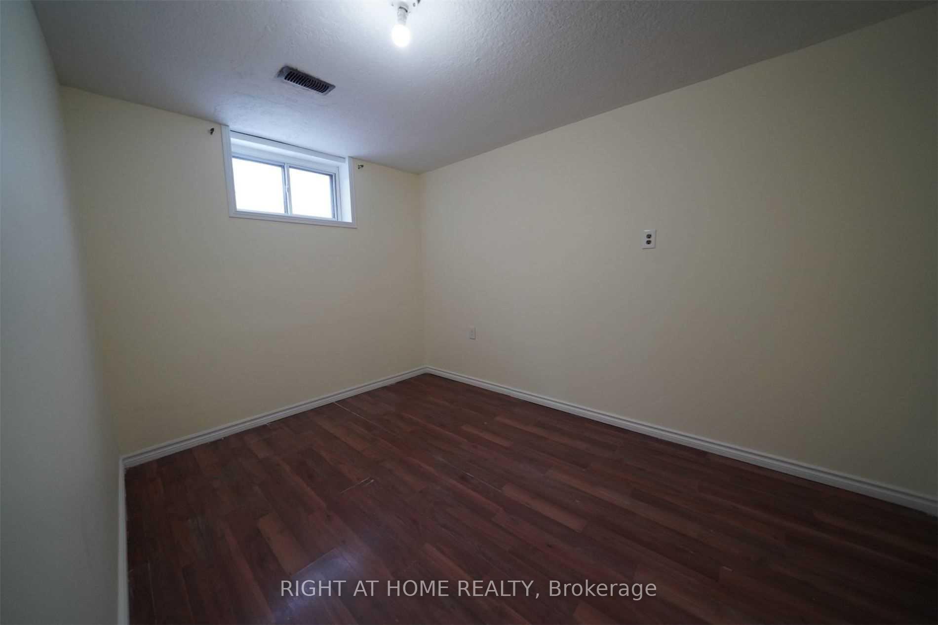 Photo 7 of Unit Bast, 17 Bryant Street, North York, Bathurst Manor — HOMEH
