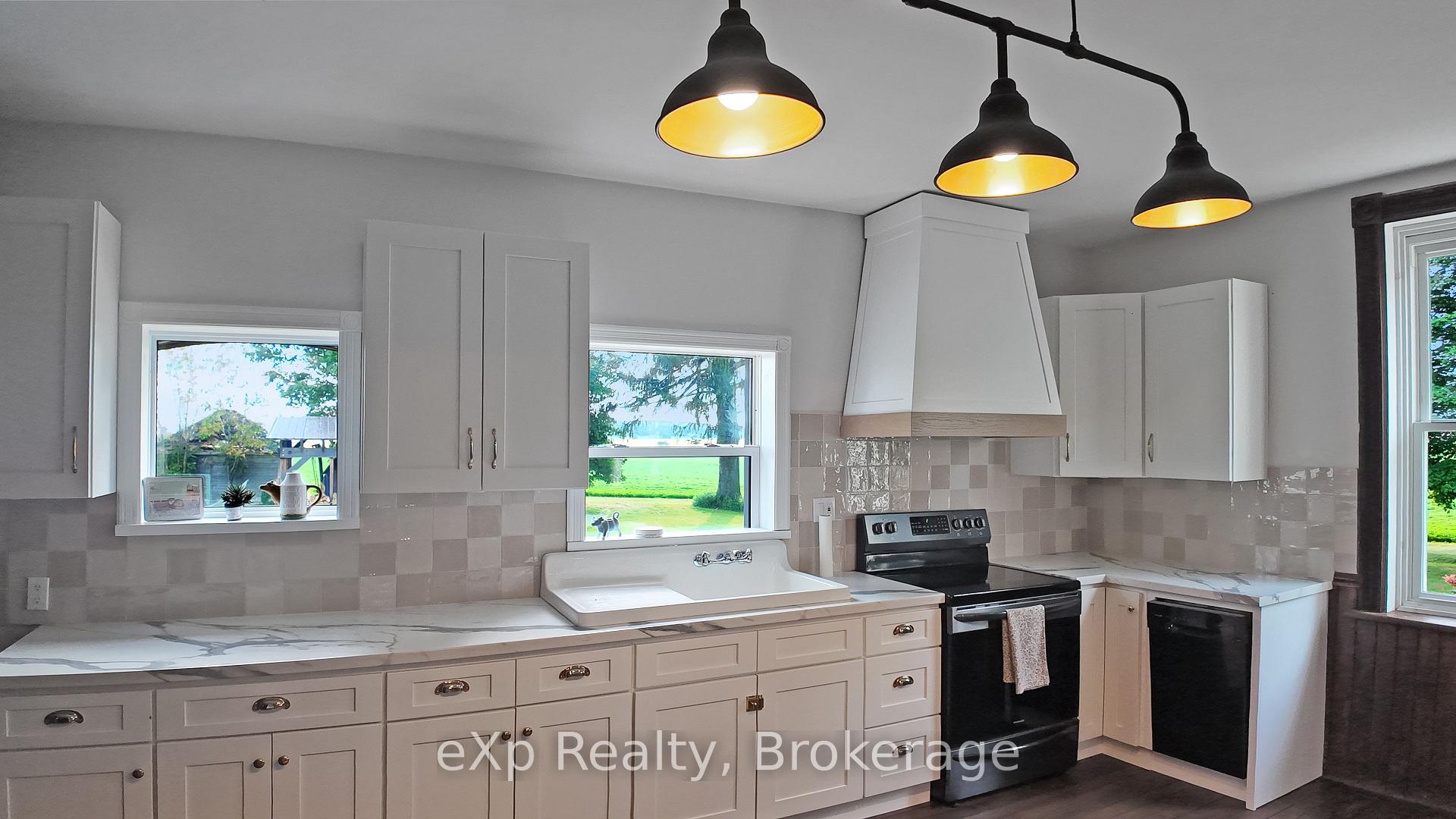 Photo 5 of 482 10 Side Road S, Brockton — HOMEH