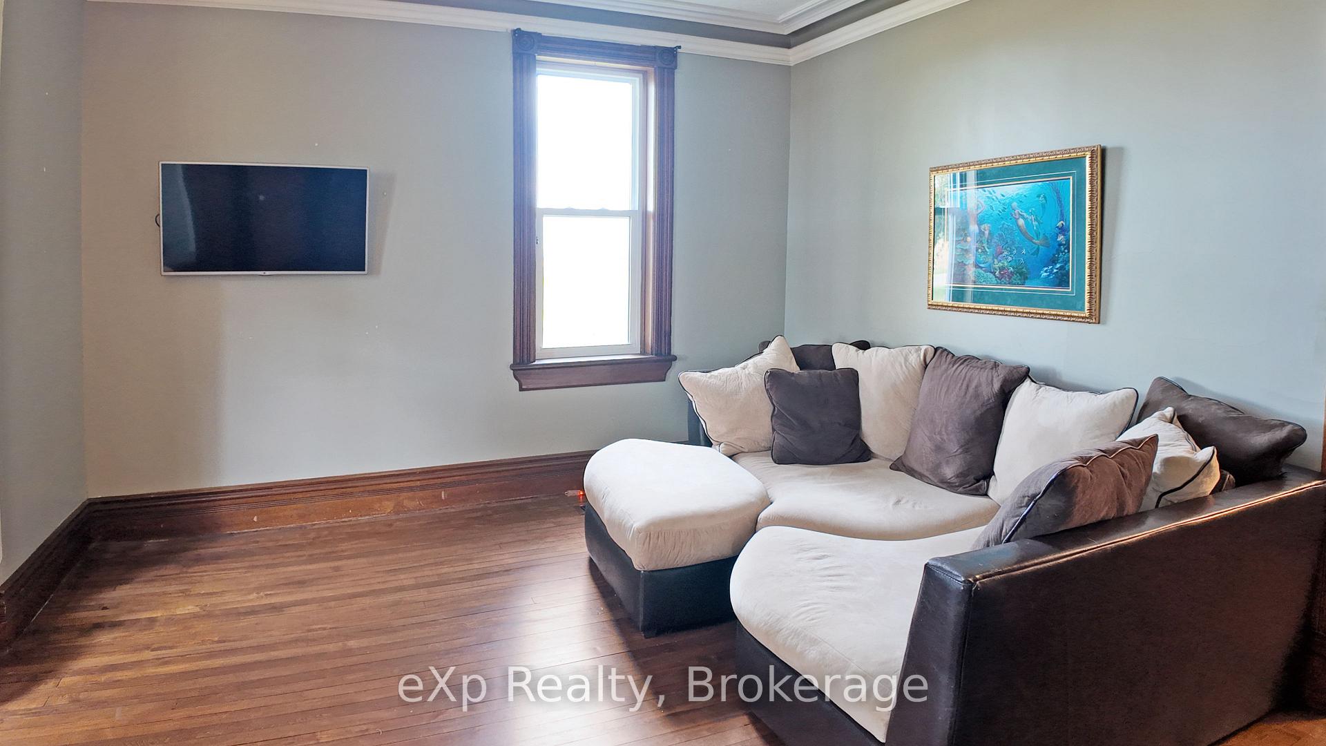 Photo 10 of 482 10 Side Road S, Brockton — HOMEH