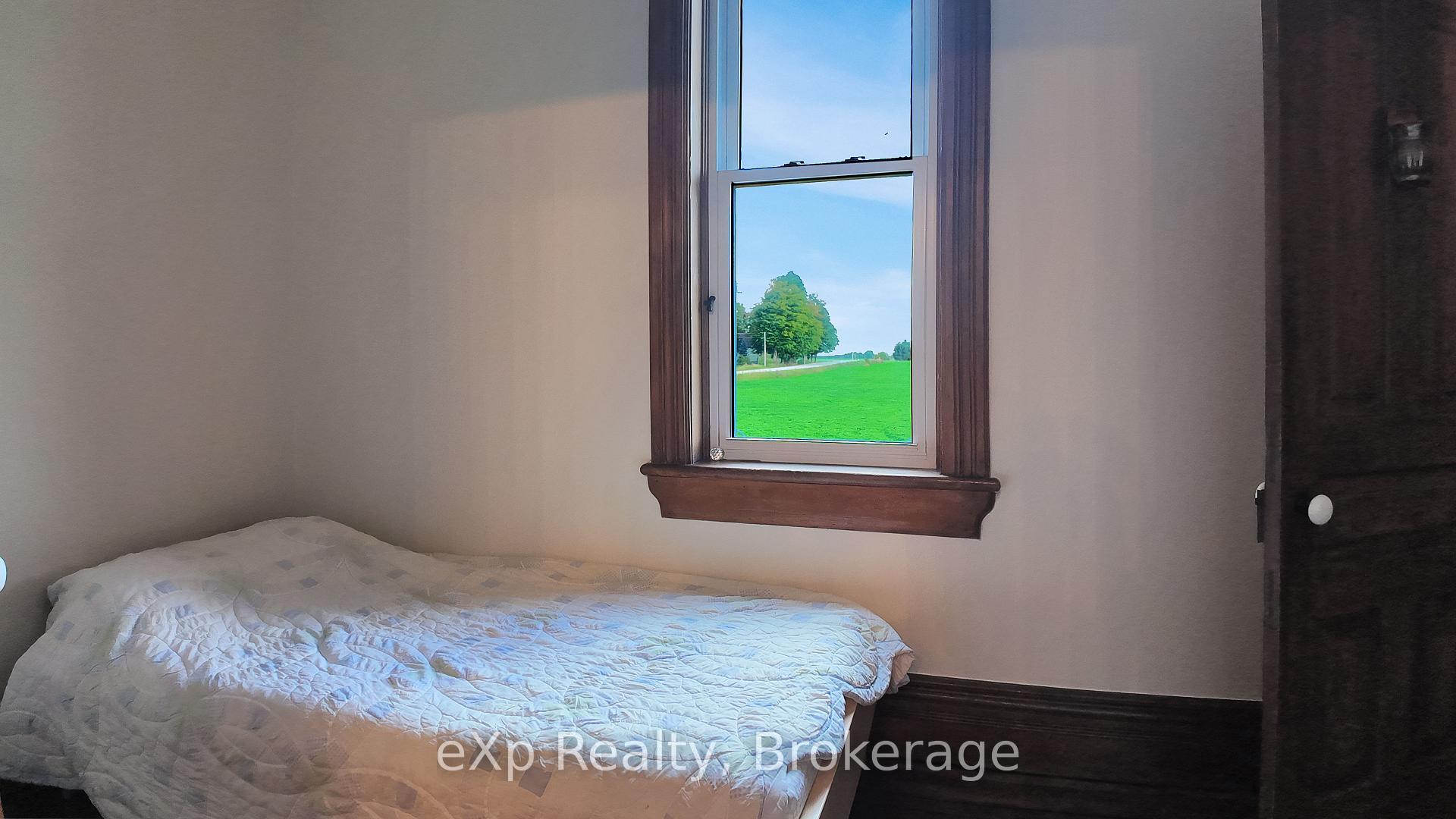 Photo 13 of 482 10 Side Road S, Brockton — HOMEH