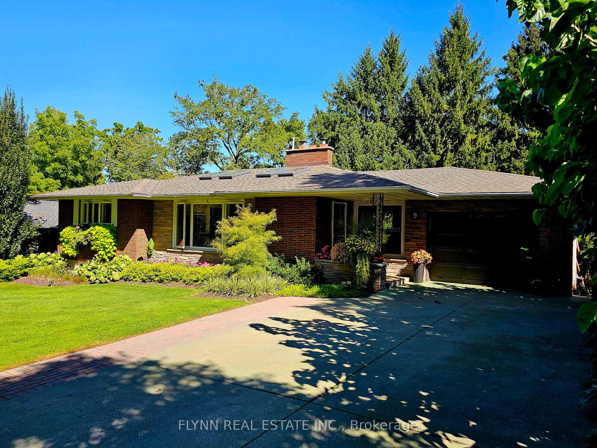 Photo 2 of 9 Allandale Drive, St. Catharines, Glendale/Glenridge — HOMEH