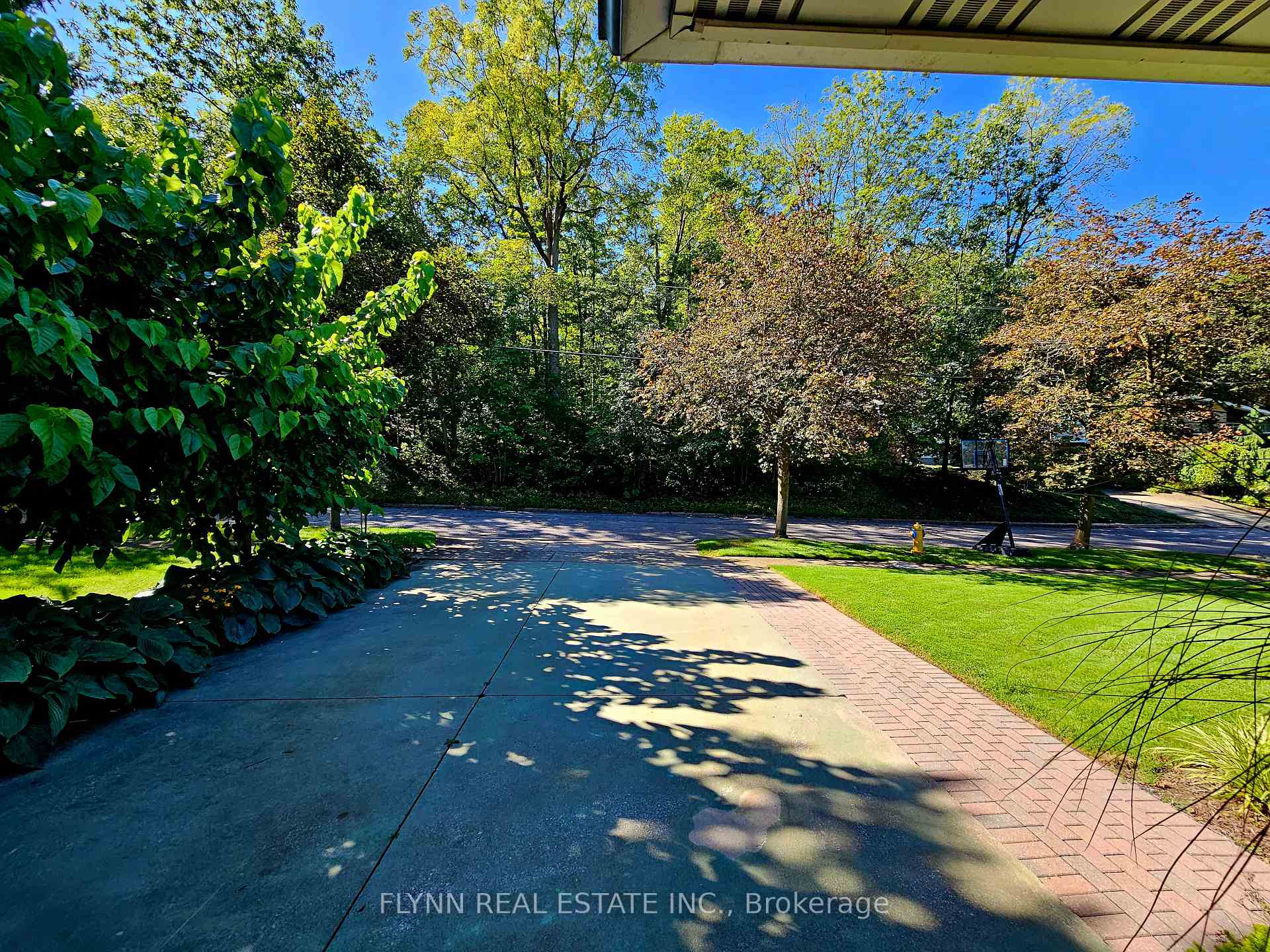 Photo 3 of 9 Allandale Drive, St. Catharines, Glendale/Glenridge — HOMEH