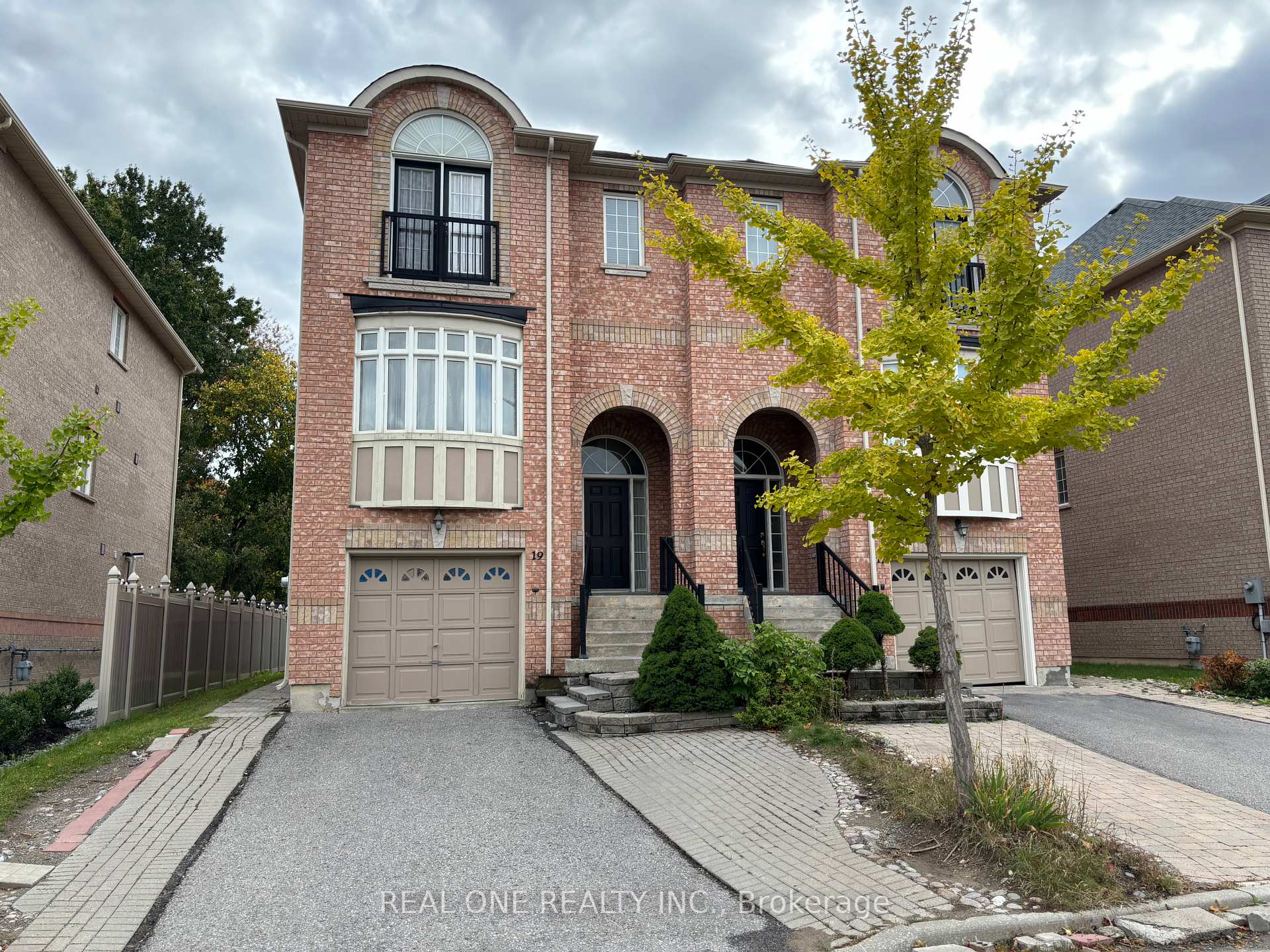 Photo 1 of 19 Prince William Drive, Markham, Village Green-South Unionville — HOMEH
